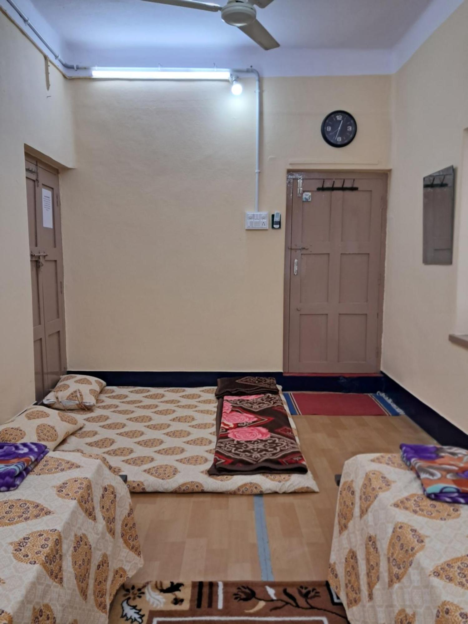 Apartamento 1 For 4 Guests Or 2 Bhk For 4 To 10 Guests With Ac For Families