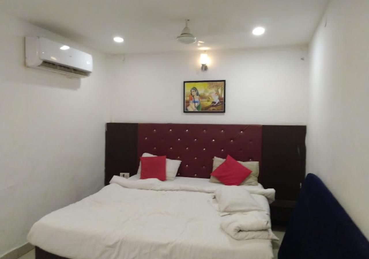 Hotel New Meena Grand 4*