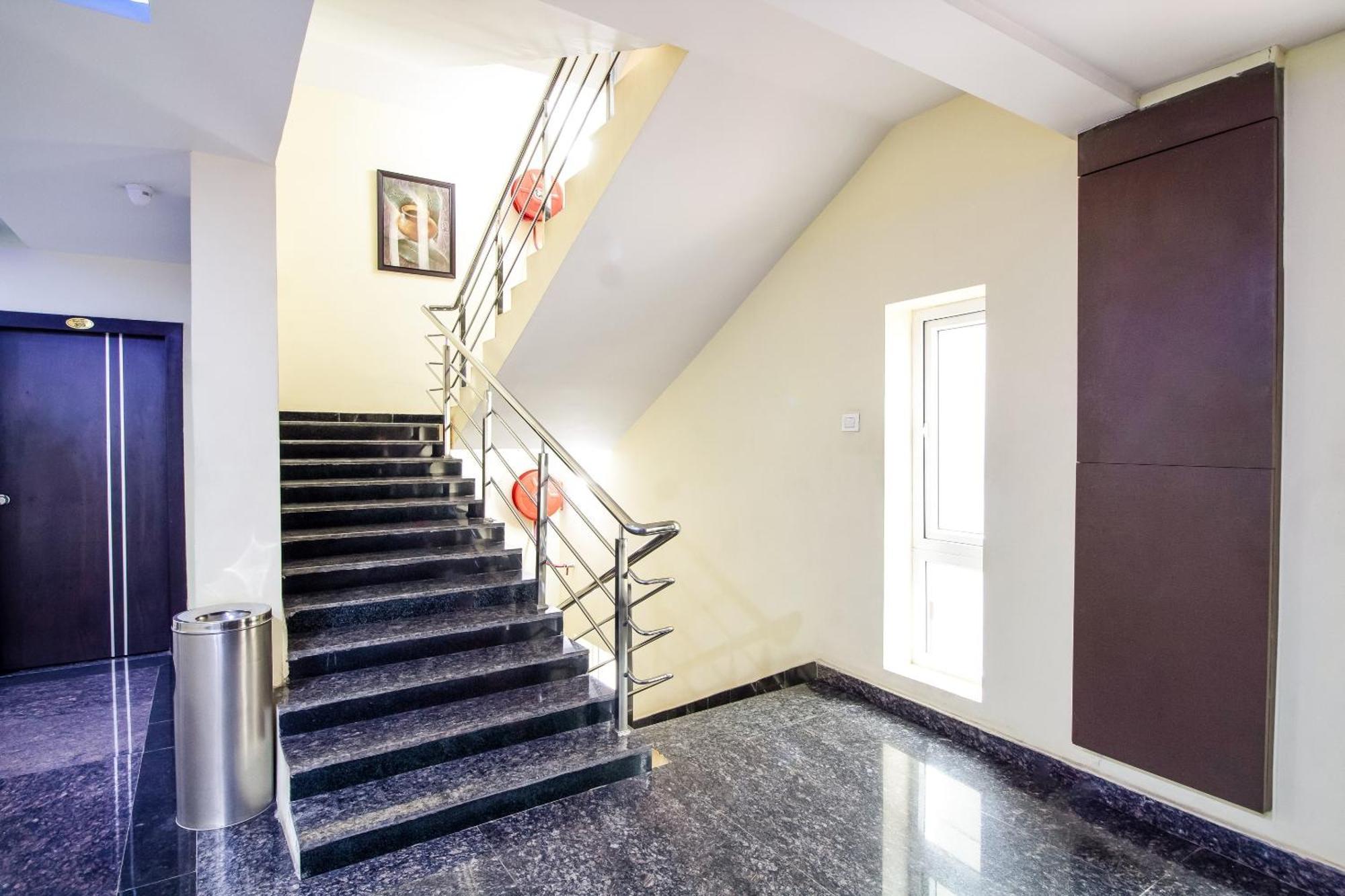 Hotel Capital O Sri Navya Grand Near Nexus 3*
