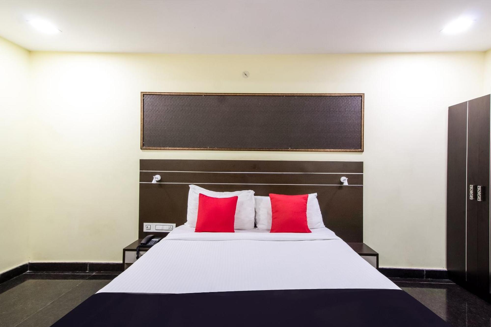 Hotel Capital O Sri Navya Grand Near Nexus