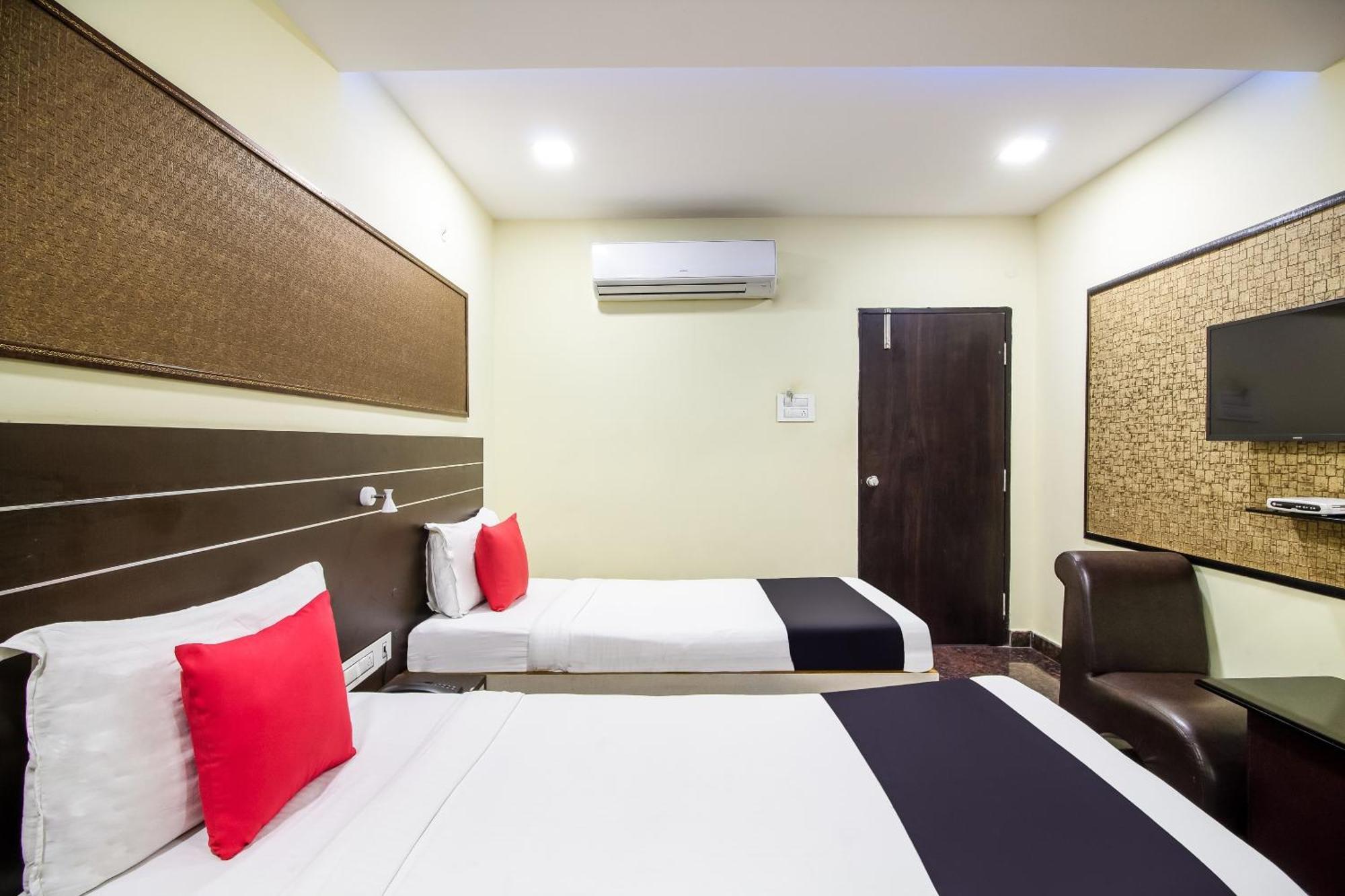 Hotel Capital O Sri Navya Grand Near Nexus
