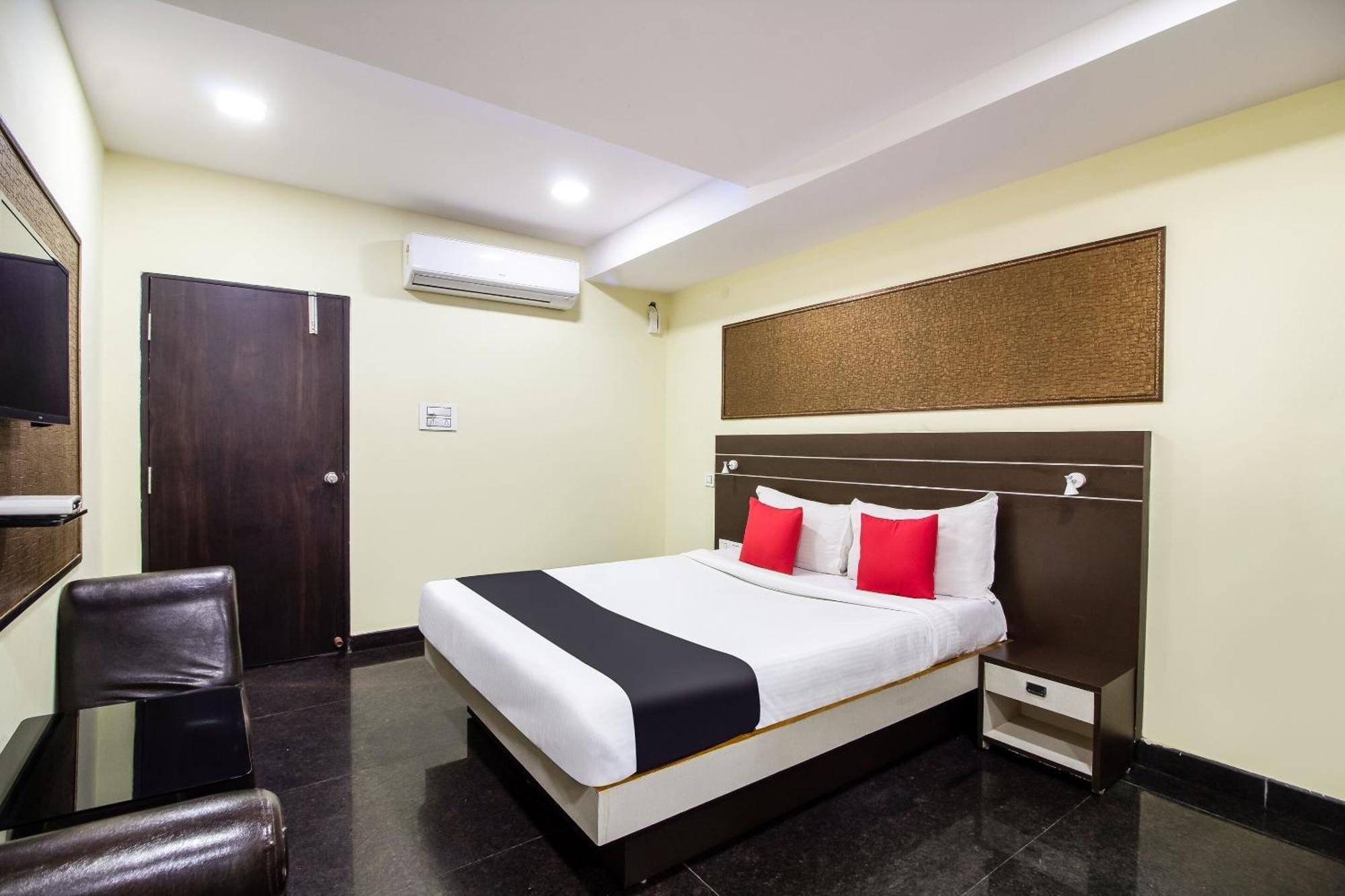 Capital O Sri Navya Grand Near Nexus 3* Hyderabad