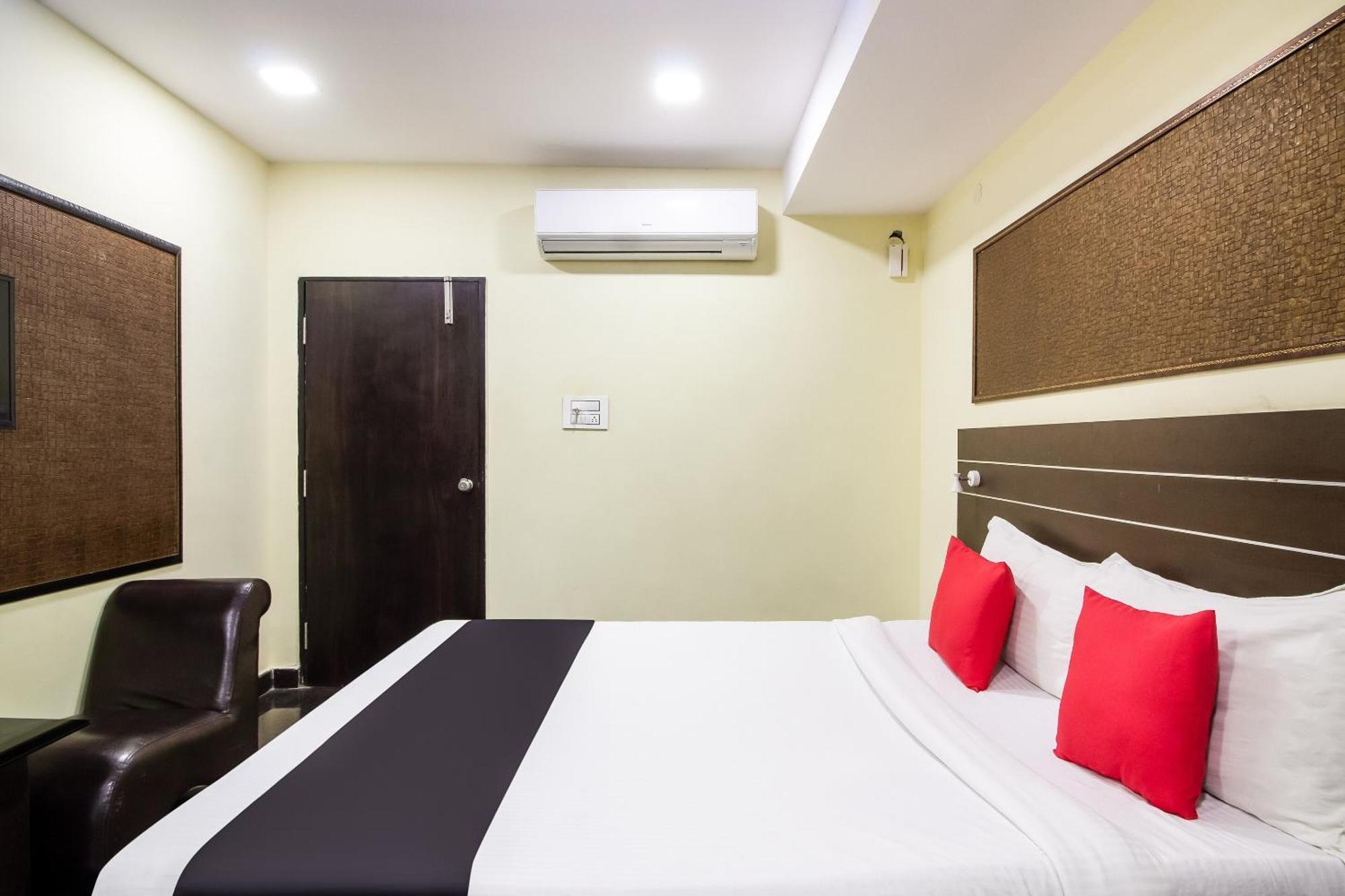 Capital O Sri Navya Grand Near Nexus Hotel