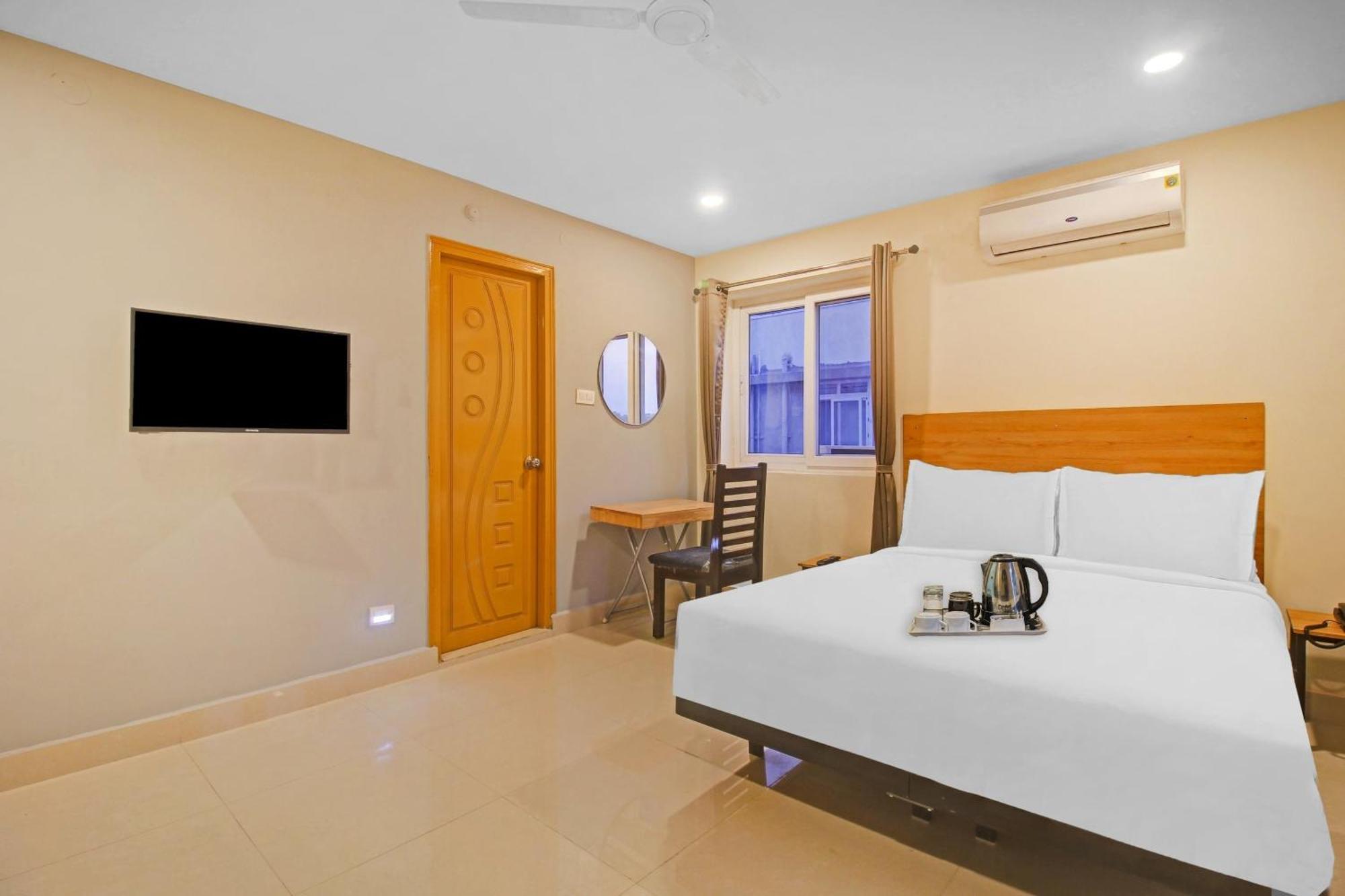 Super Townhouse Whiteridge Gachibowli Near Aig Hospital Hotel 4*
