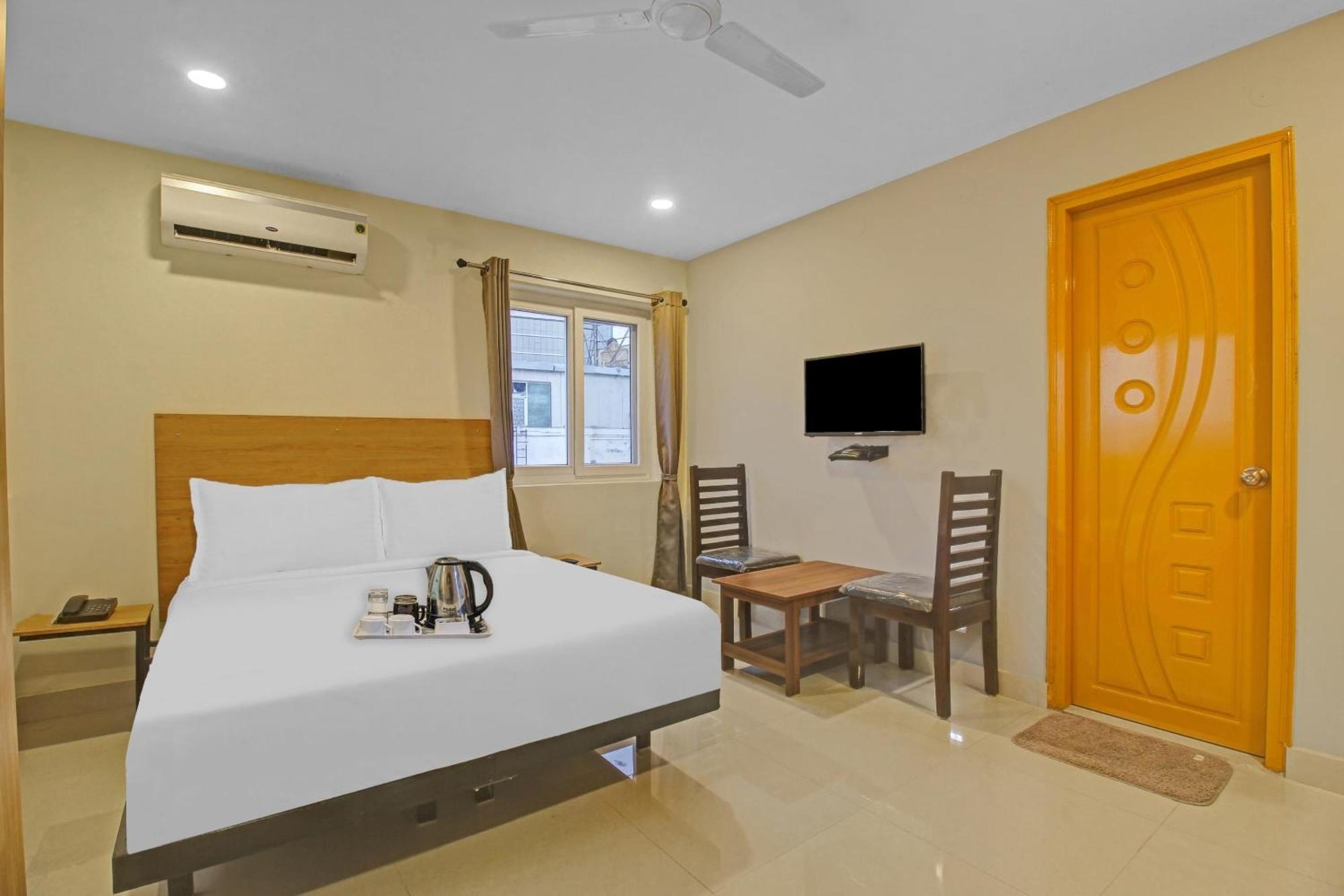 Super Townhouse Whiteridge Gachibowli Near Aig Hospital Hotel