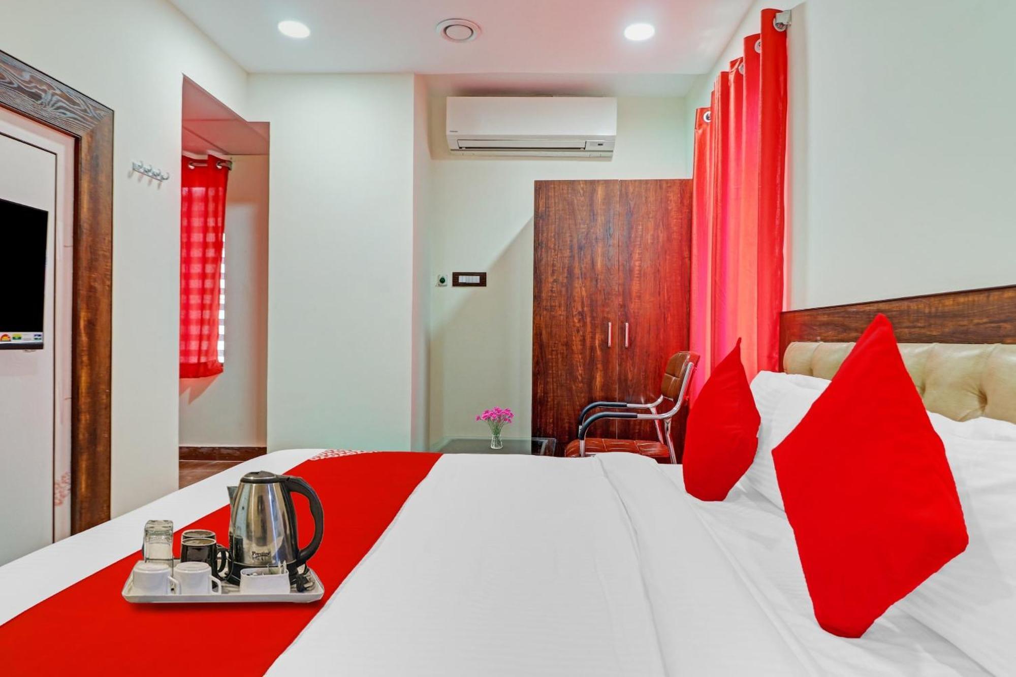 Hotel Heavens Near Rasoolpura Metro Station 3*