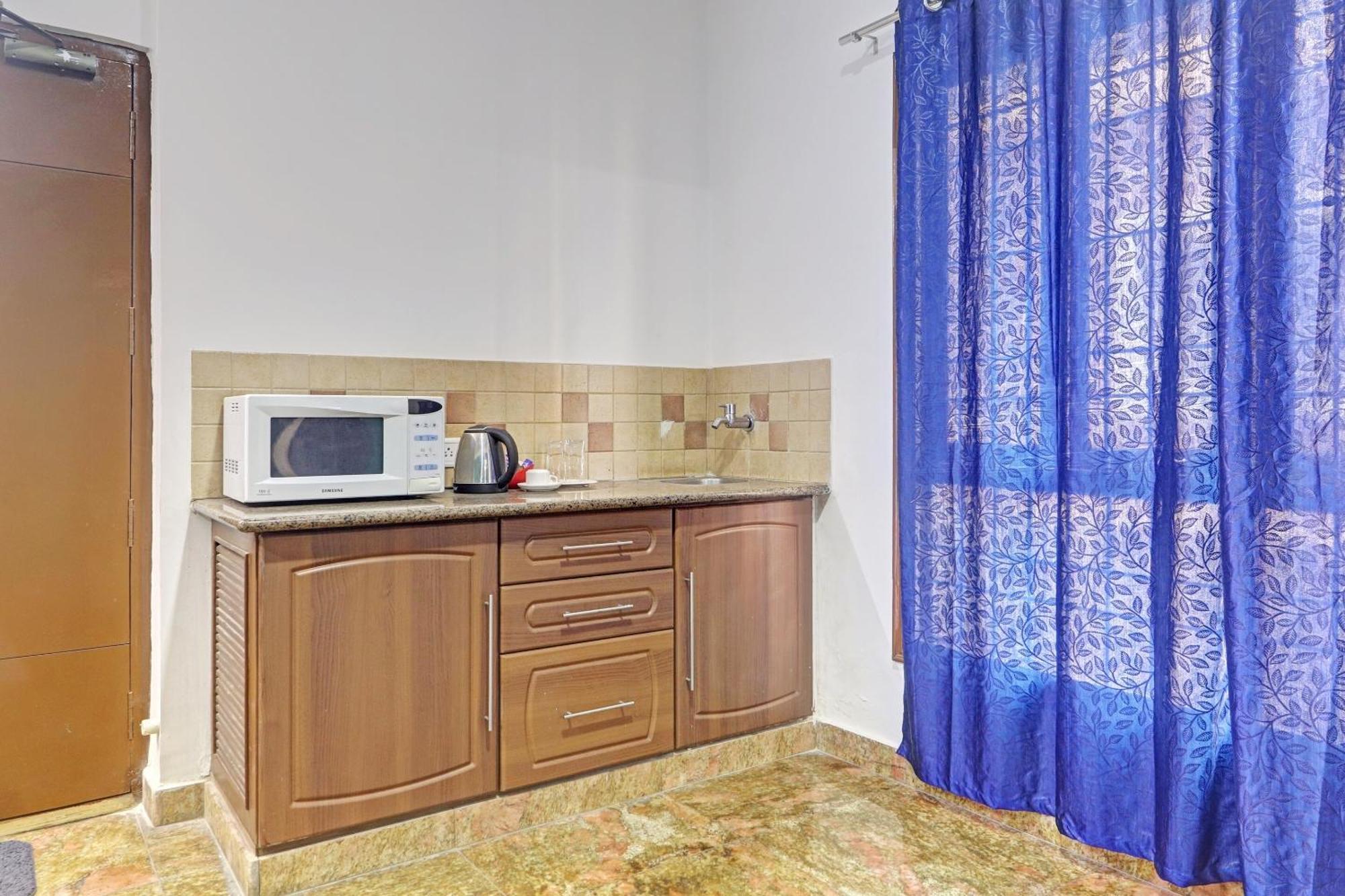 Hotel Capital O Halcyon Inr Madhapur