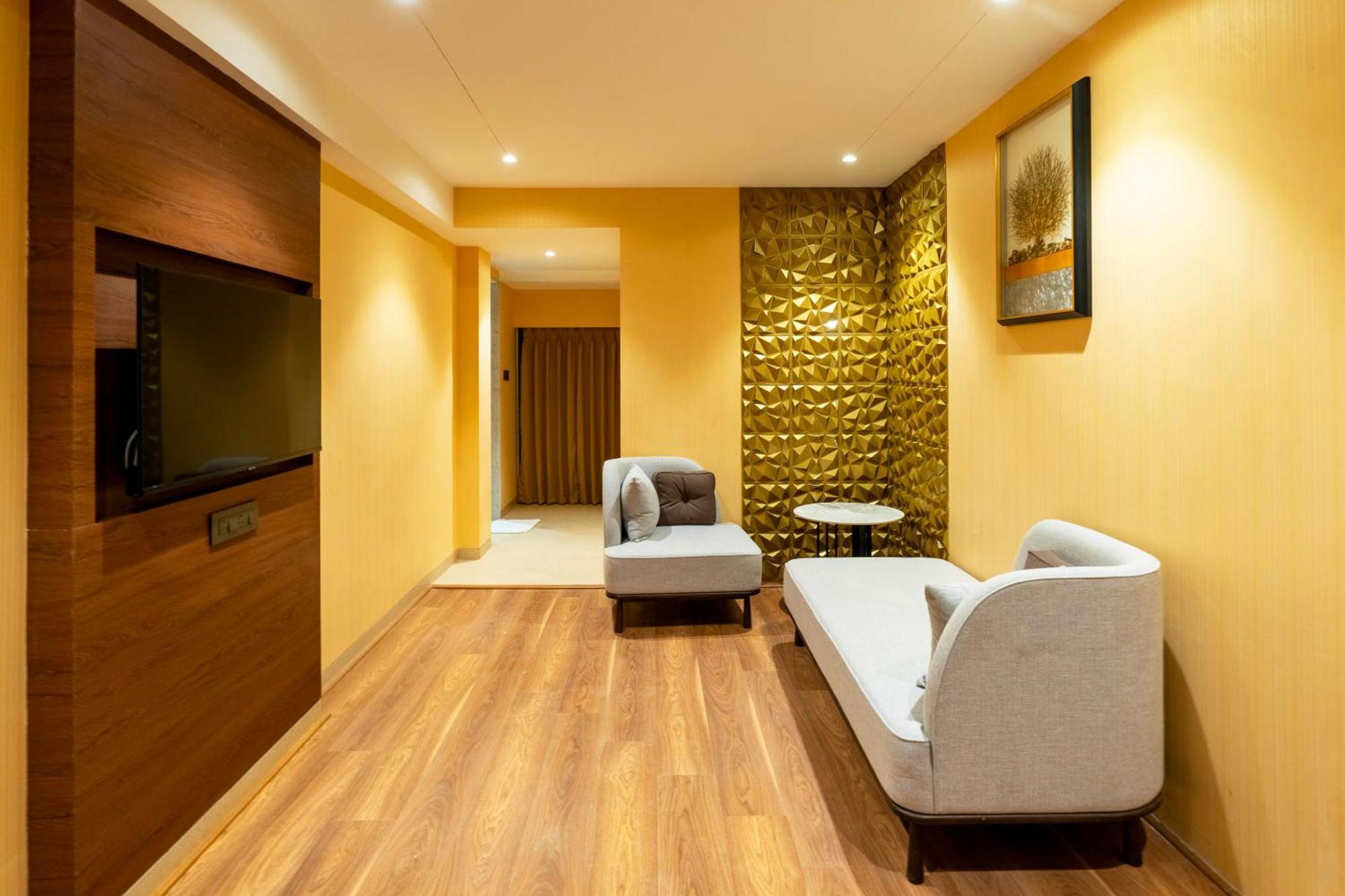 Hotel Clarks Airport