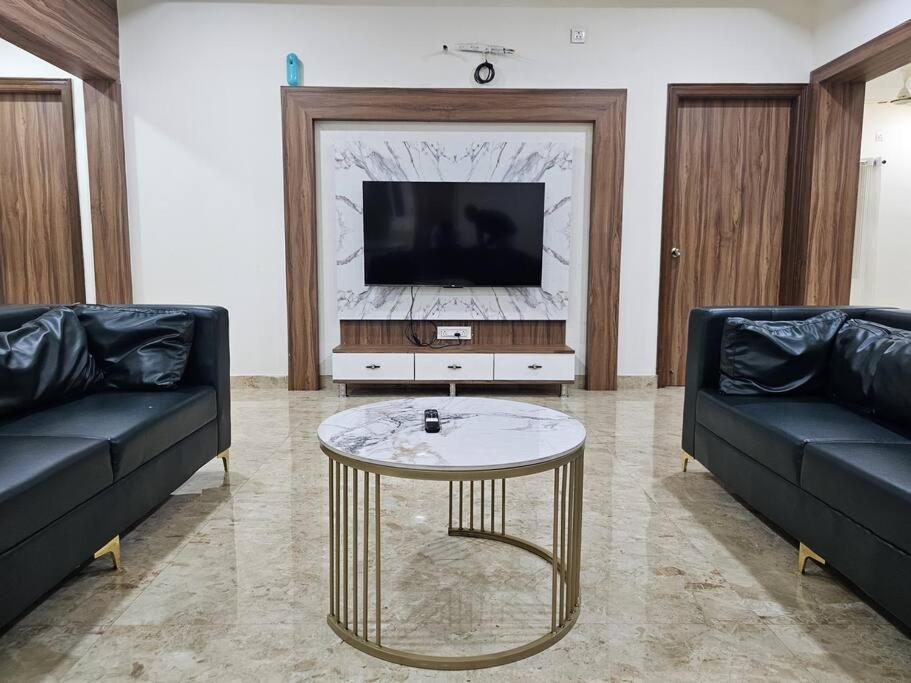 Apartment 4bhk Luxury At Lotus Pond With Foosball Fun! *