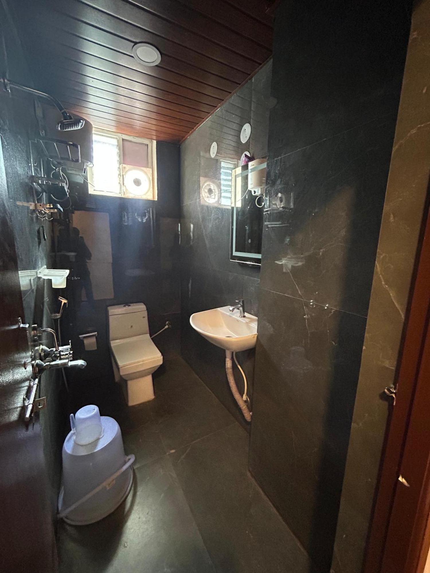 Wild Wings Premium Hotel