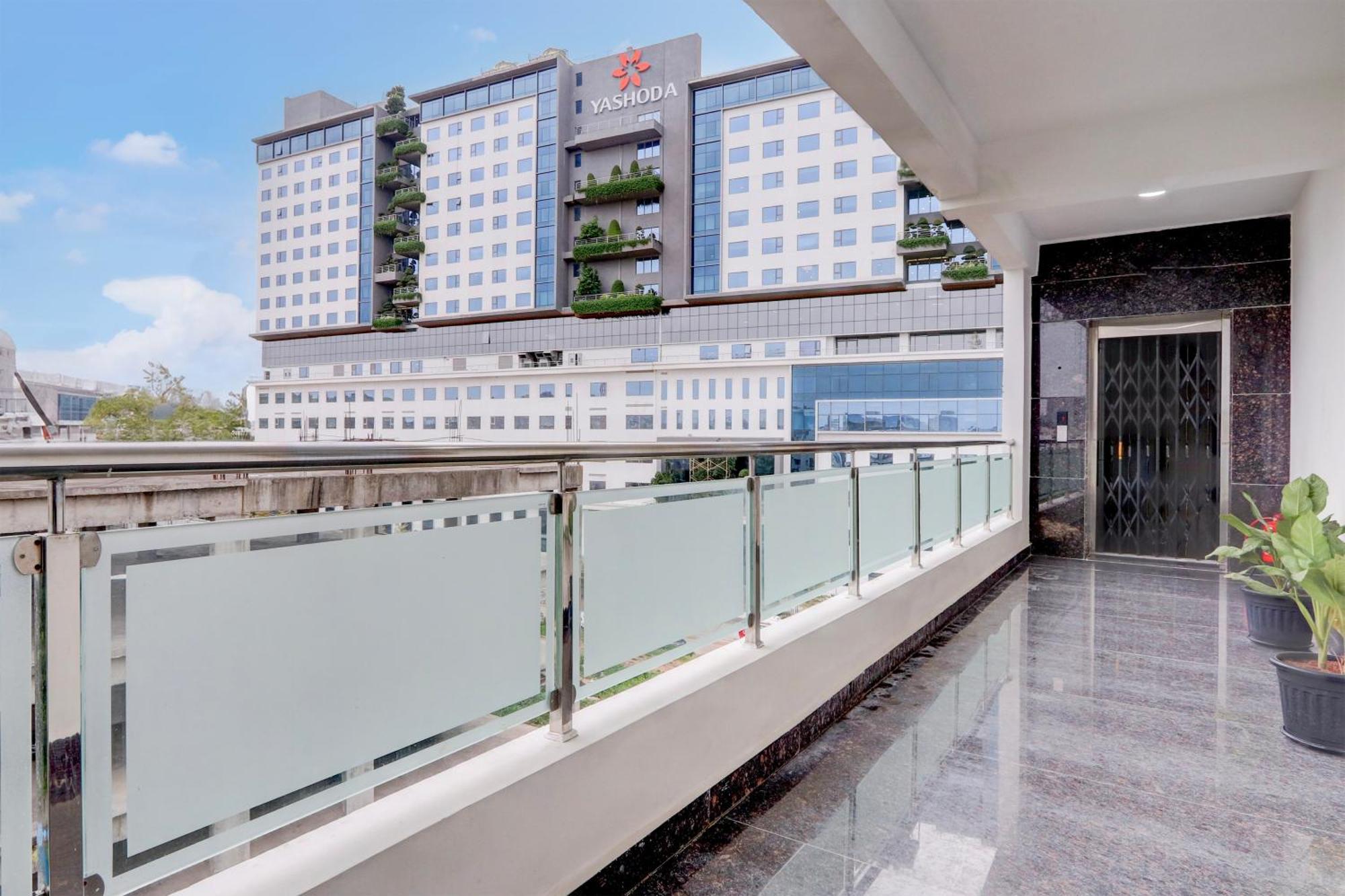 Hotel Collection O Sri Jahnavi Group Besides Yashoda Hospital Hitec City 3*