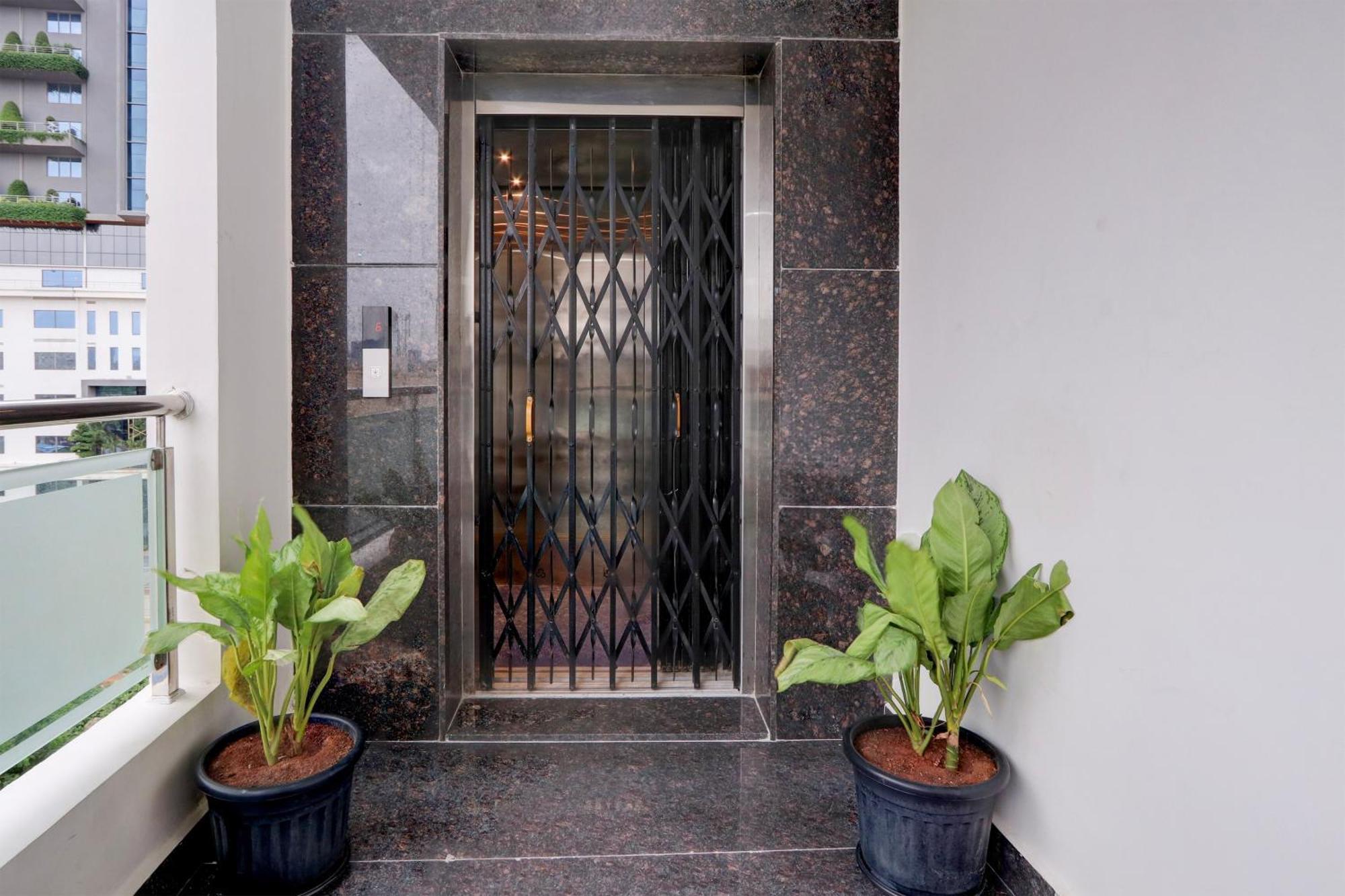 Collection O Sri Jahnavi Group Besides Yashoda Hospital Hitec City Hotel 3*