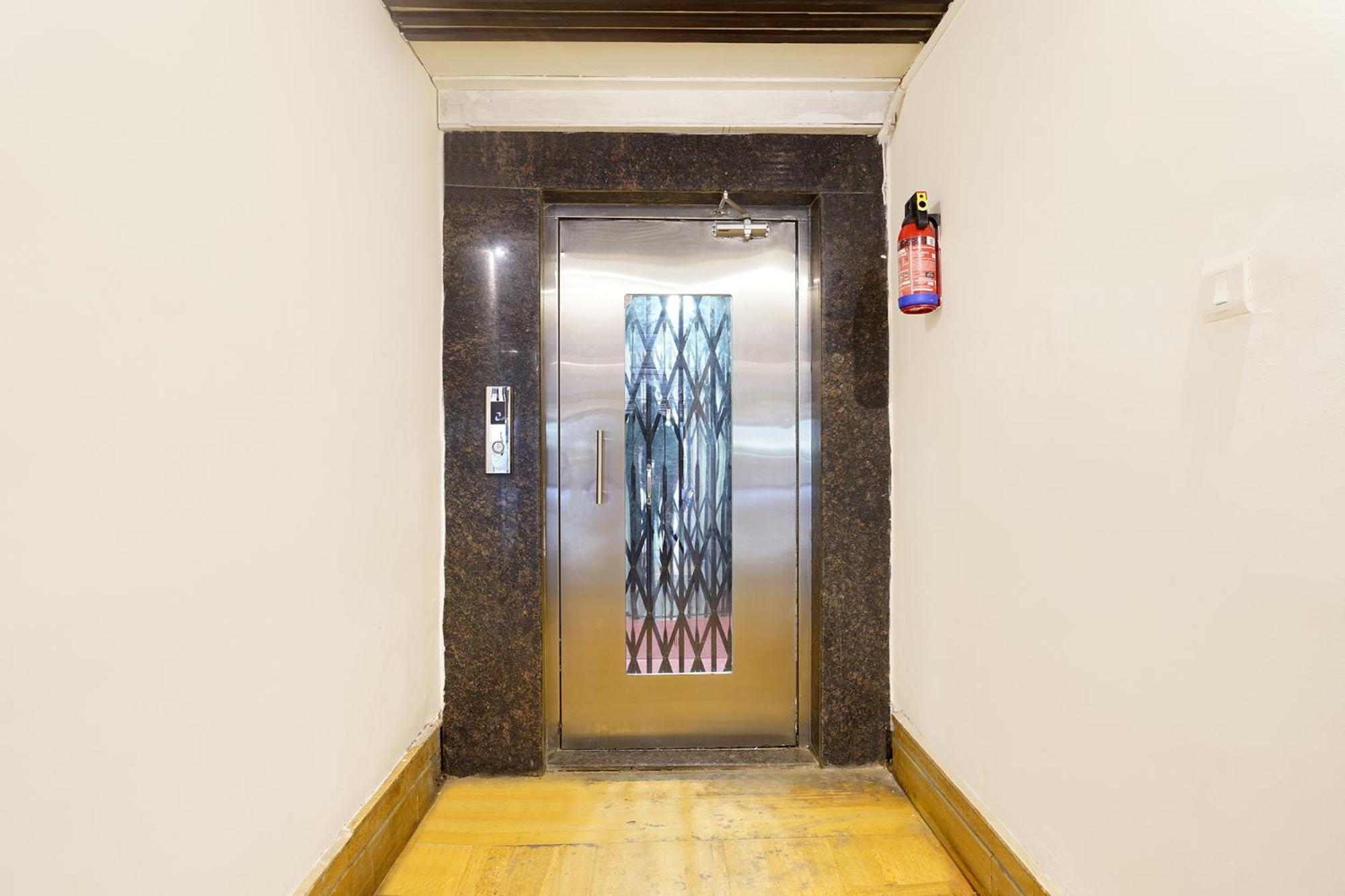 Fabhotel Wr Grand - Nr Renova Hospital, Banjara Hills Hotel Hyderabad