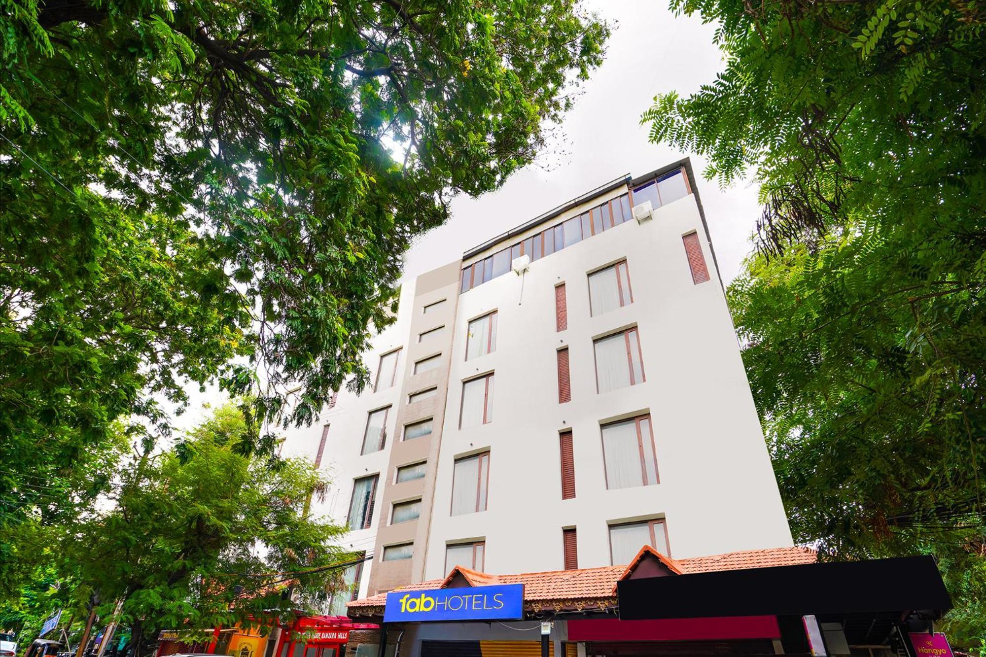 Hotel Fabhotel Wr Grand - Nr Renova Hospital, Banjara Hills