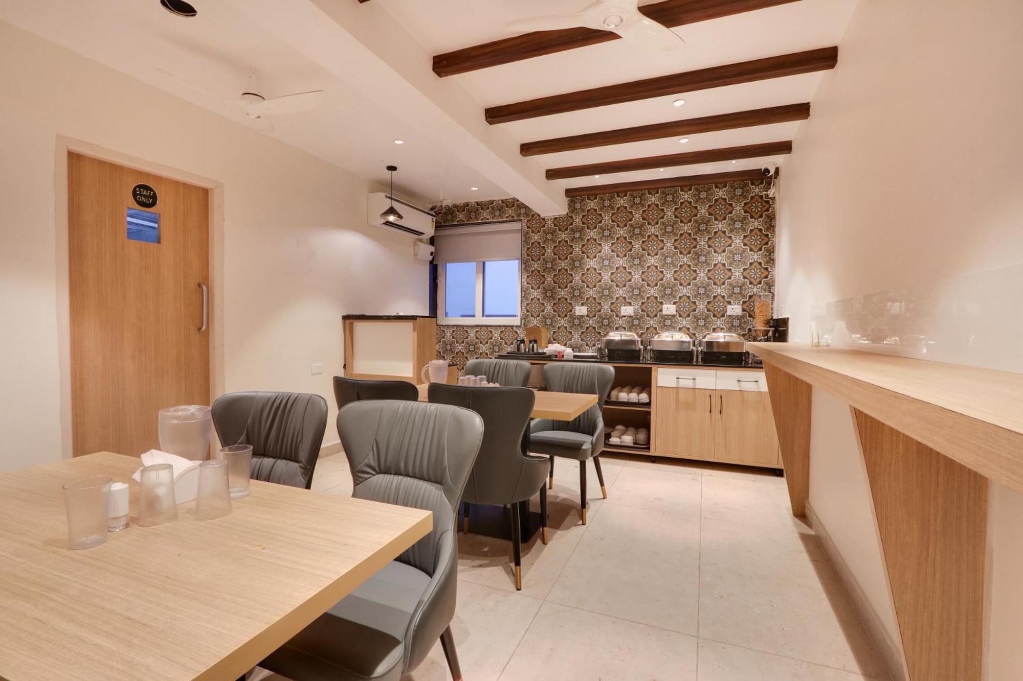 Hotel Townhouse Oak Indigo Business 3*