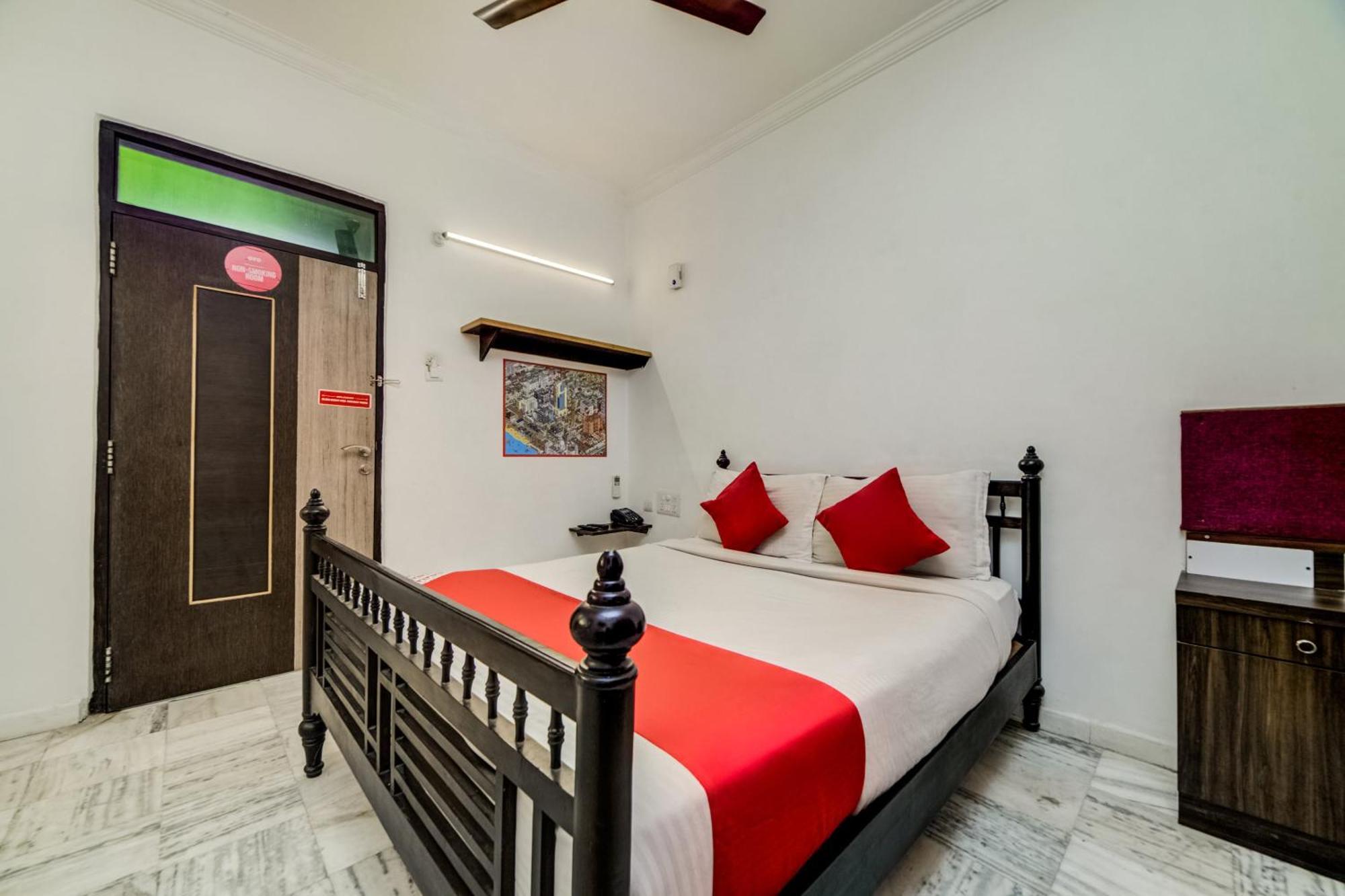 Hotel O Jntu College Near Lulu Mall, Kphb Colony. Hyderabad