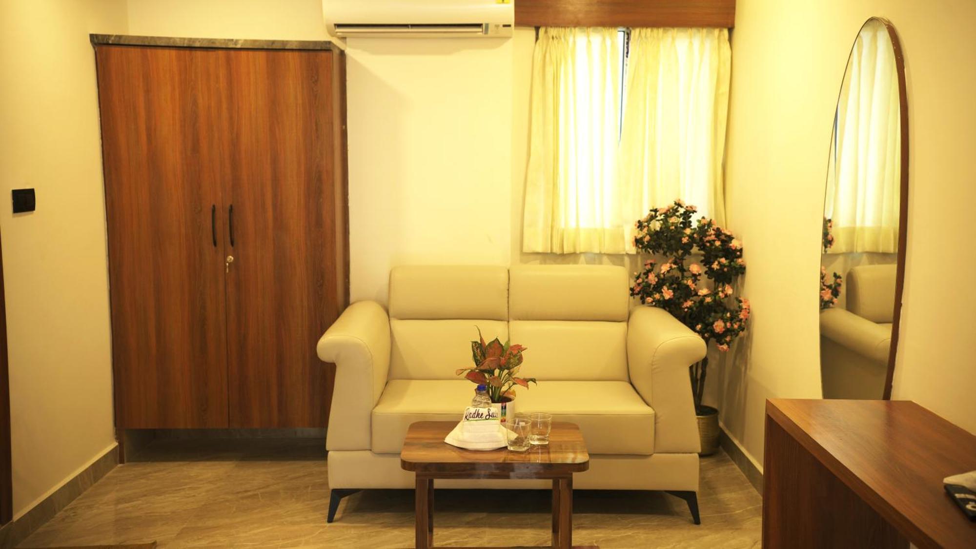 Radhe Hotel *