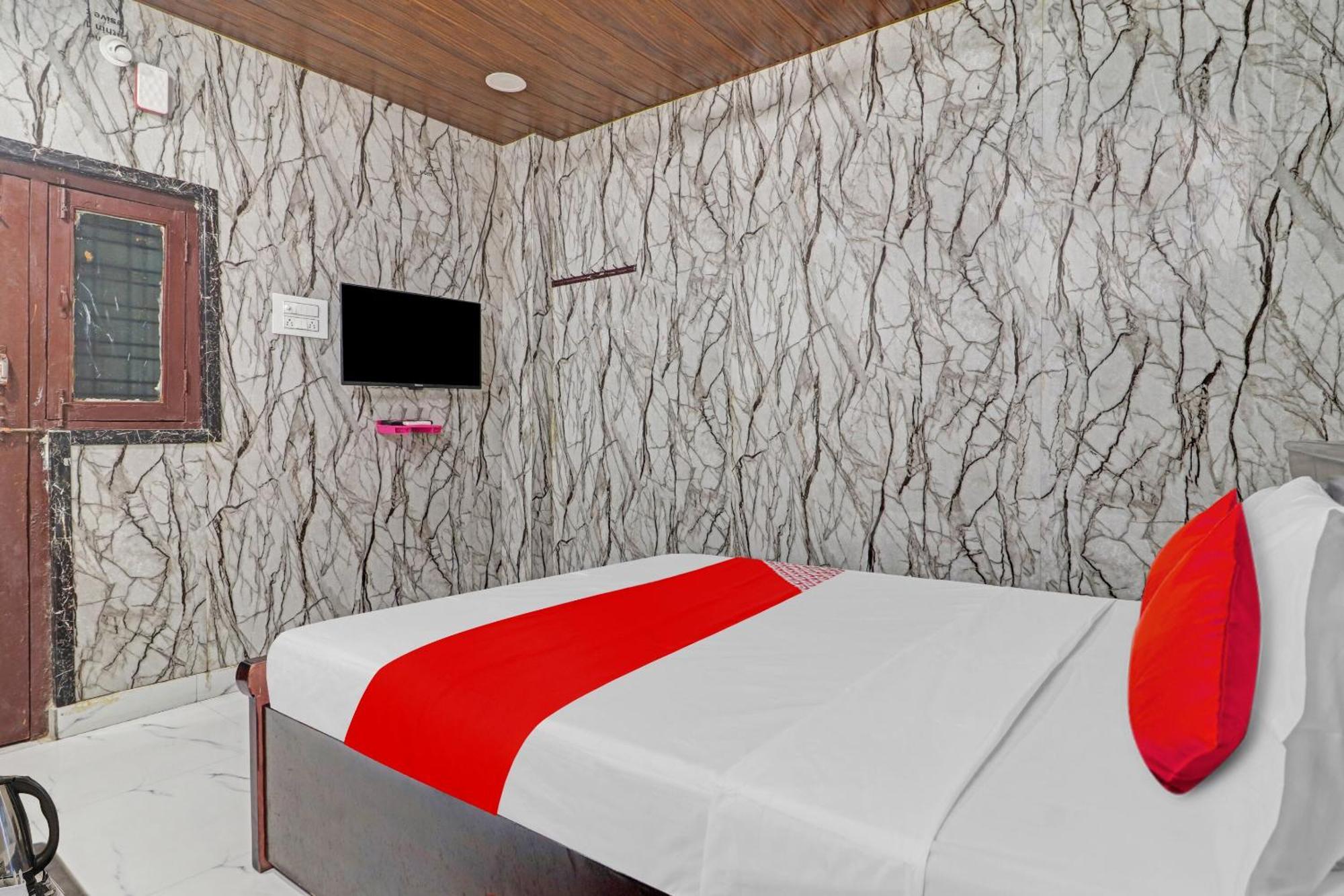 O Raghavendra Hotel