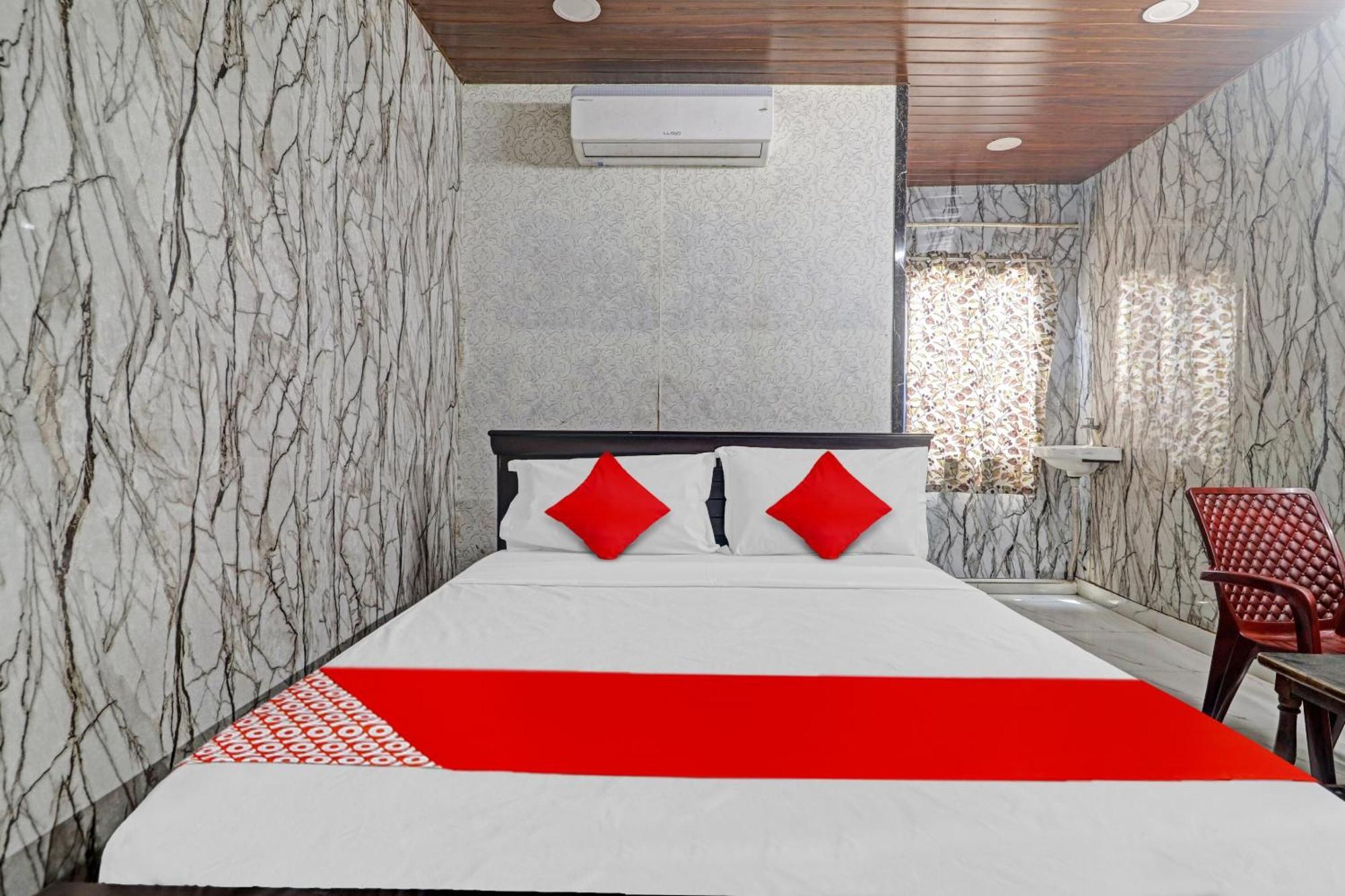 O Raghavendra Hotel 3*