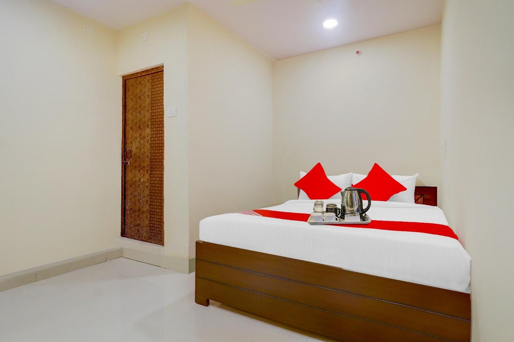 O Aayush Hotel