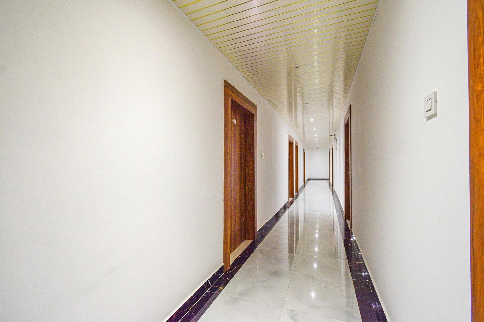 Fabhotel Srs Grand - Nr Mahindra University, Gandi Maisamma Hotel 3*