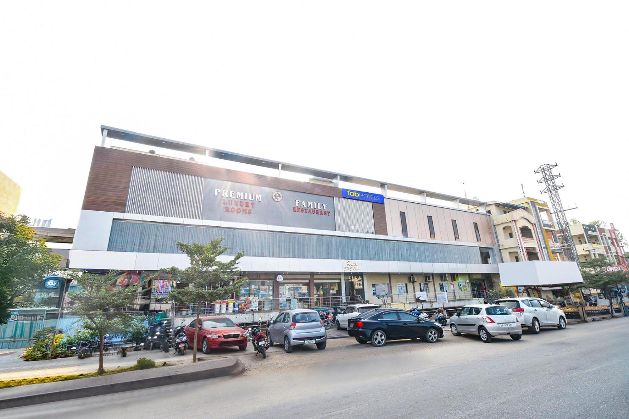 Fabhotel Srs Grand - Nr Mahindra University, Gandi Maisamma 3*