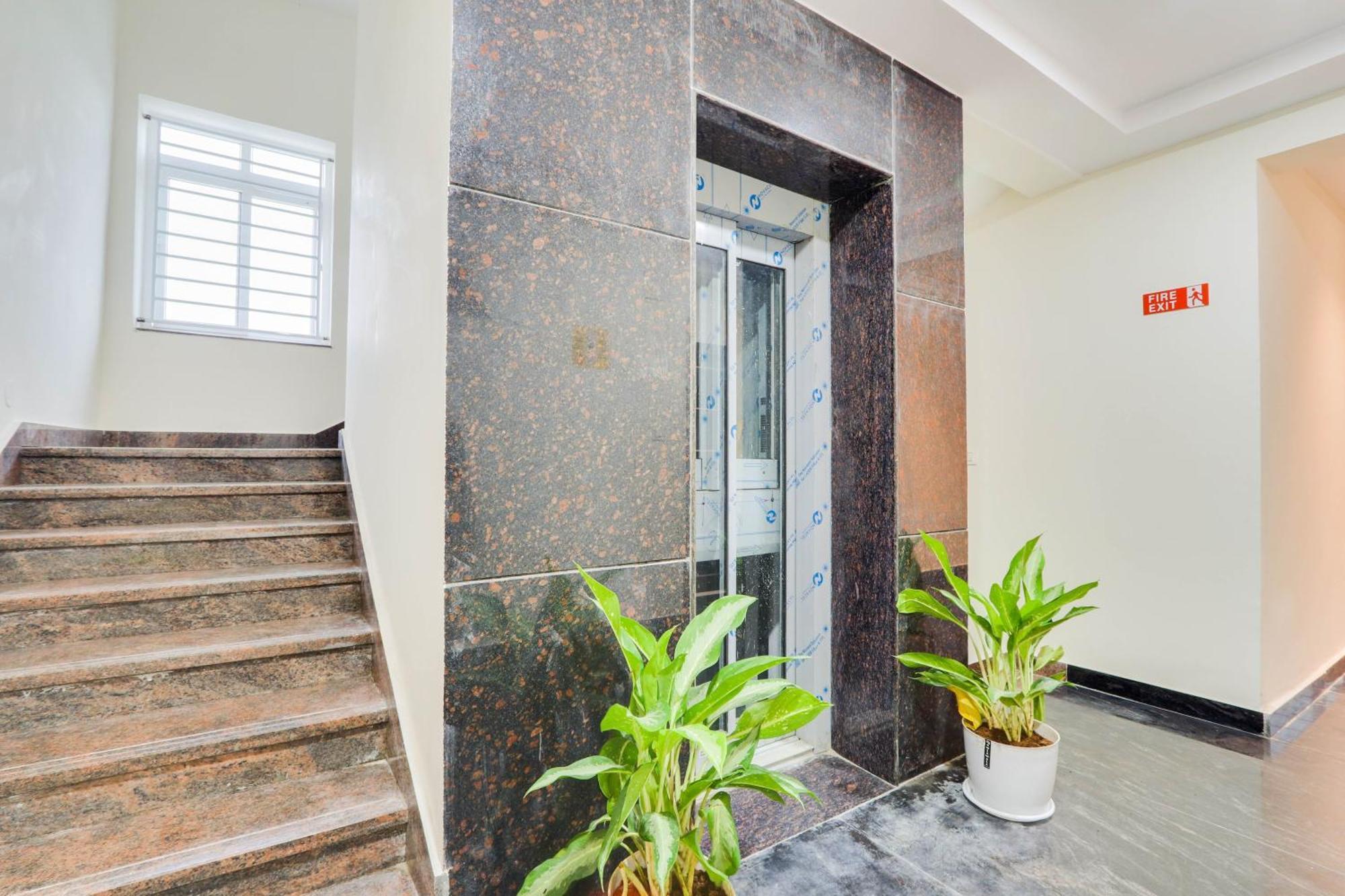Super Townhouse Sri Nirvana Grand Hotel