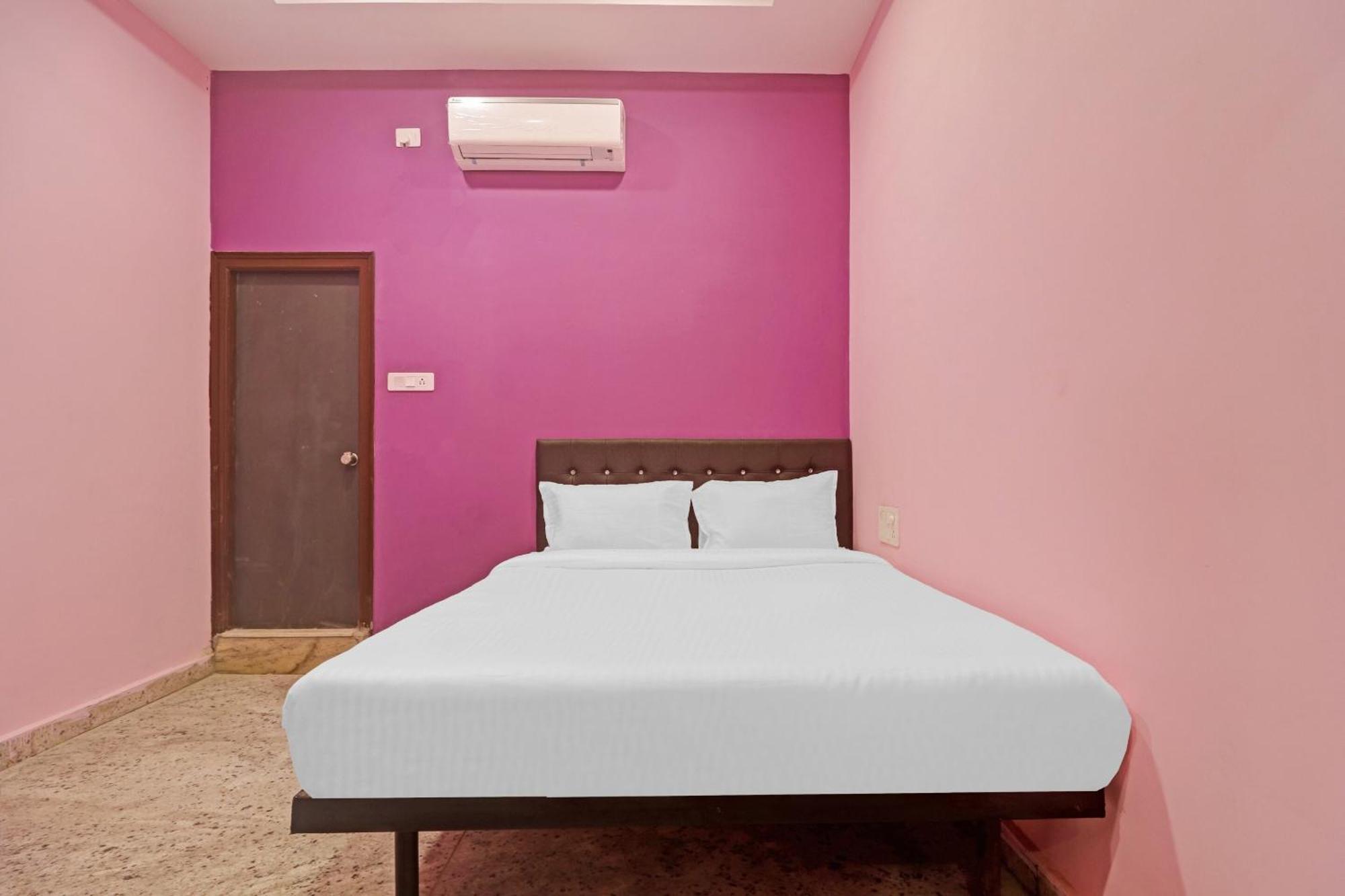 Hotel Capital O Sai Balaji Near Golconda Hyderabad