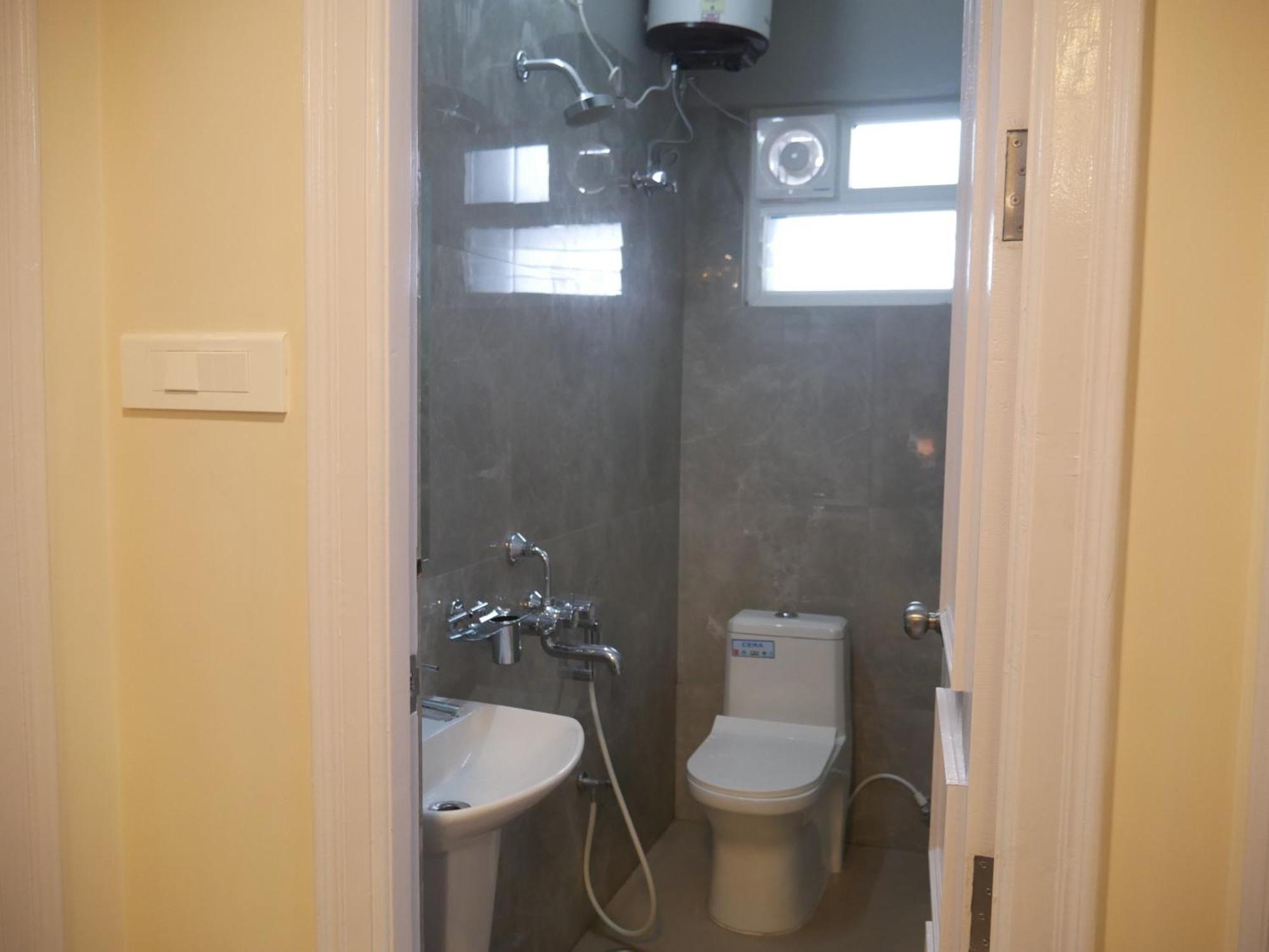 Elegant 3bhk Fully Furnished And Equipped Near Hitec By Evara Apartment