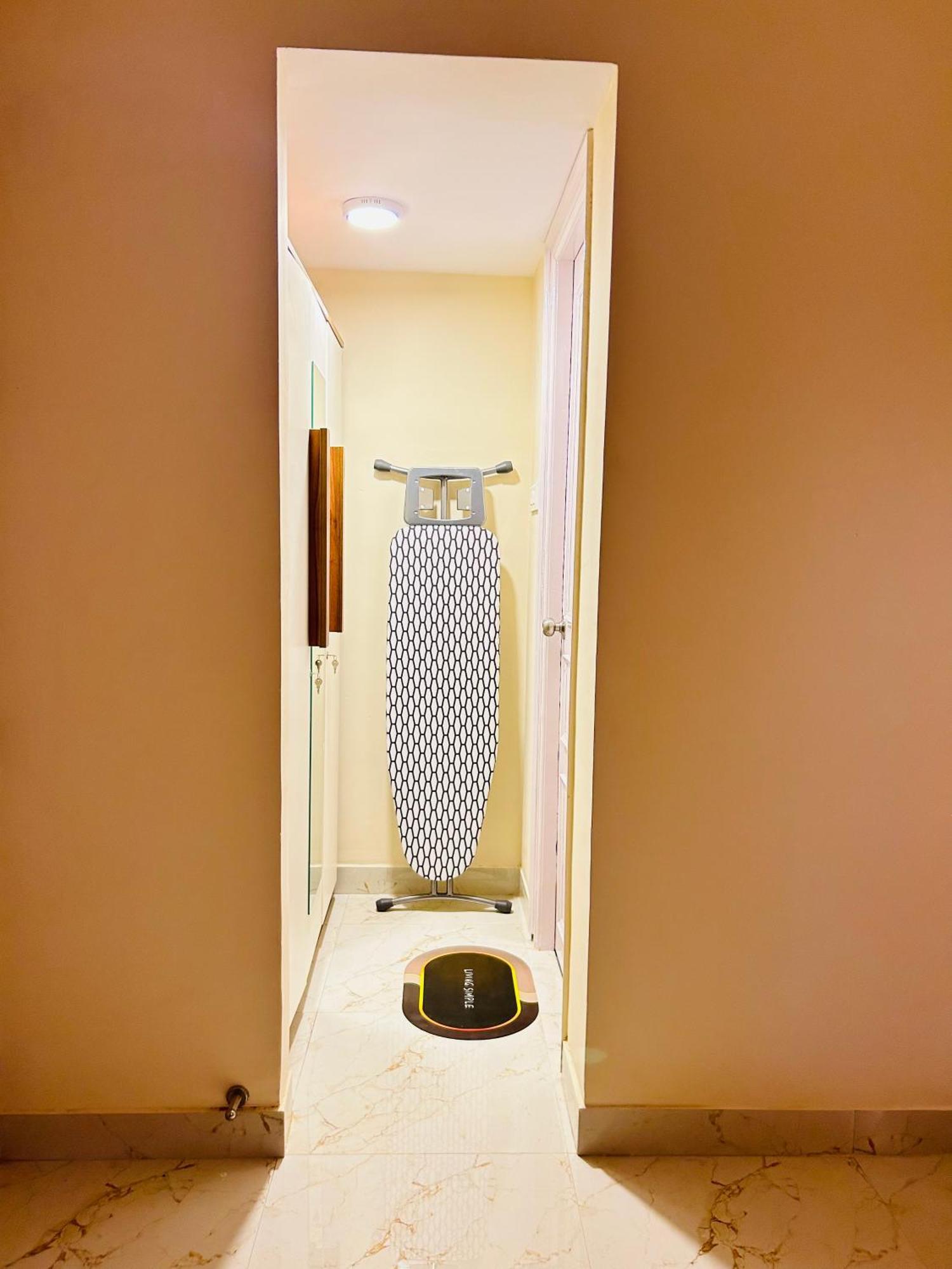 Elegant 3bhk Fully Furnished And Equipped Near Hitec By Evara *