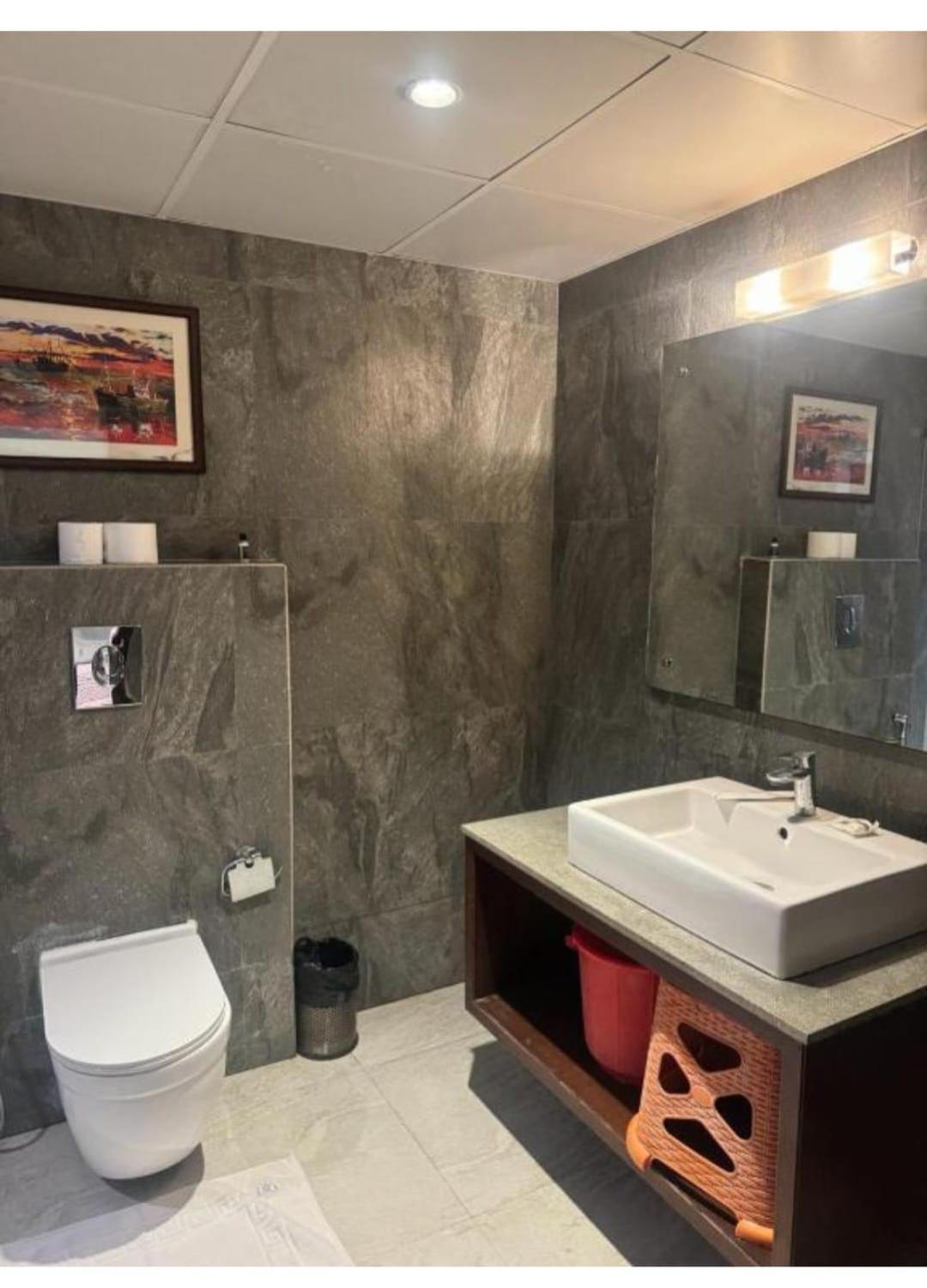 Luxury Hill Hotel