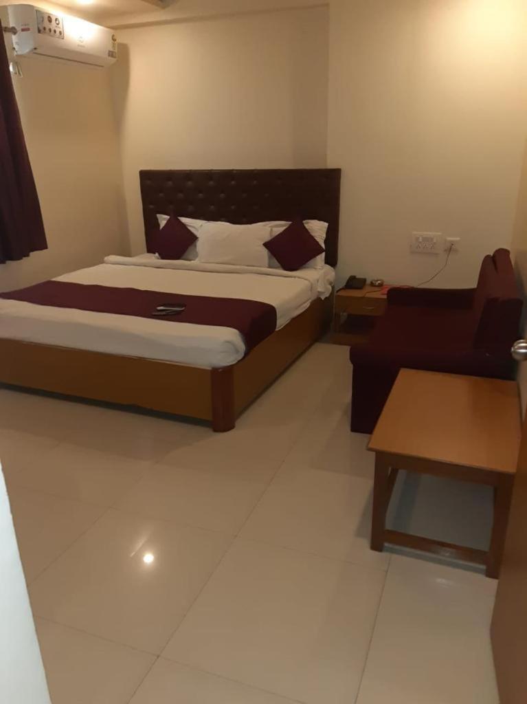 Luxury Hill Hotel