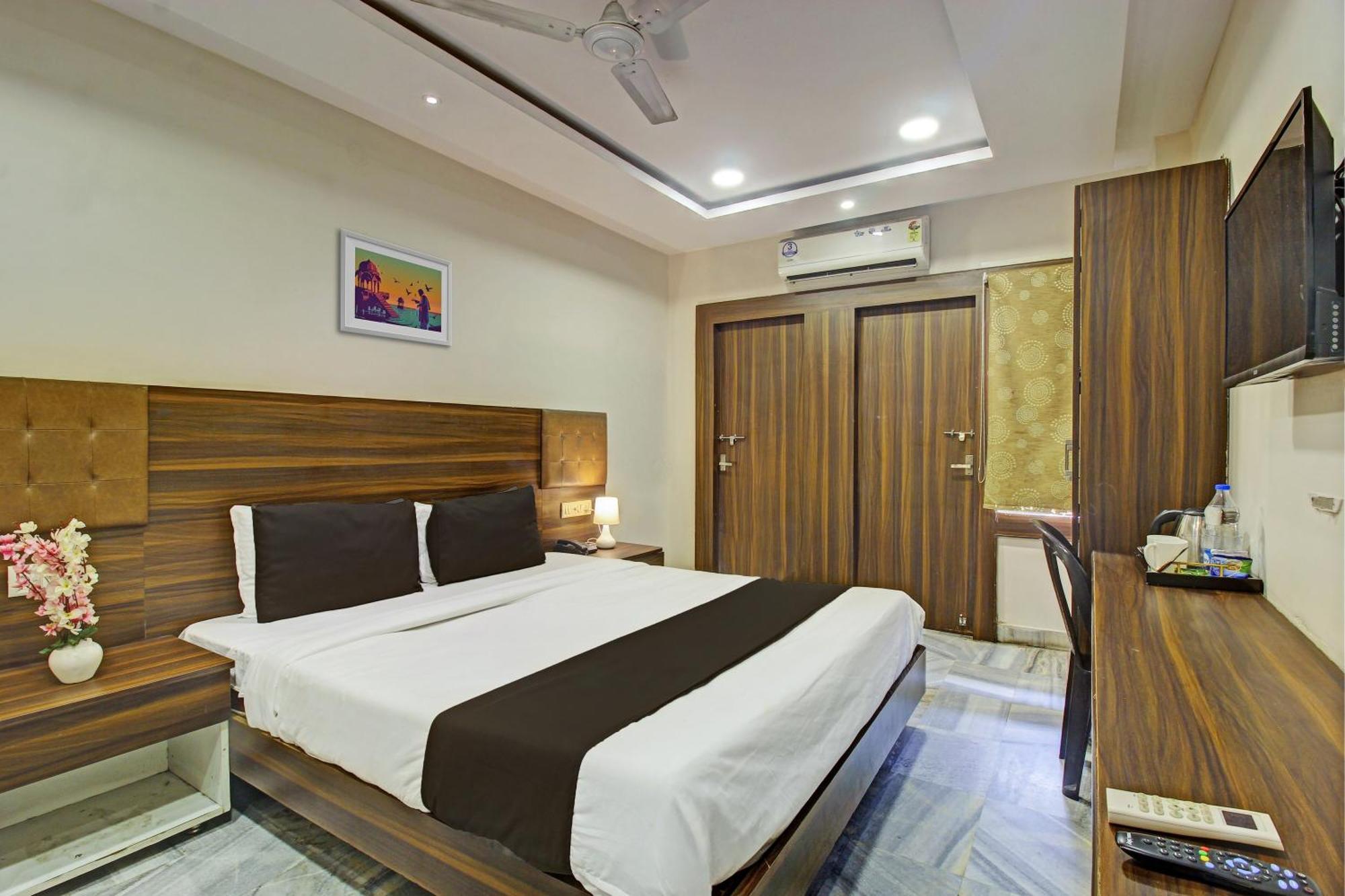 Super O Srujana Hotel
