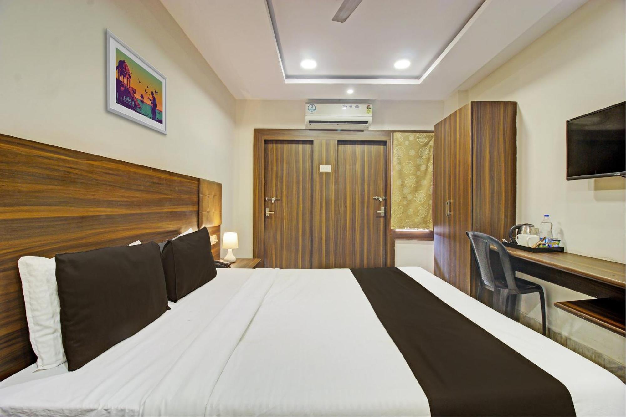 Hotel Super O Srujana