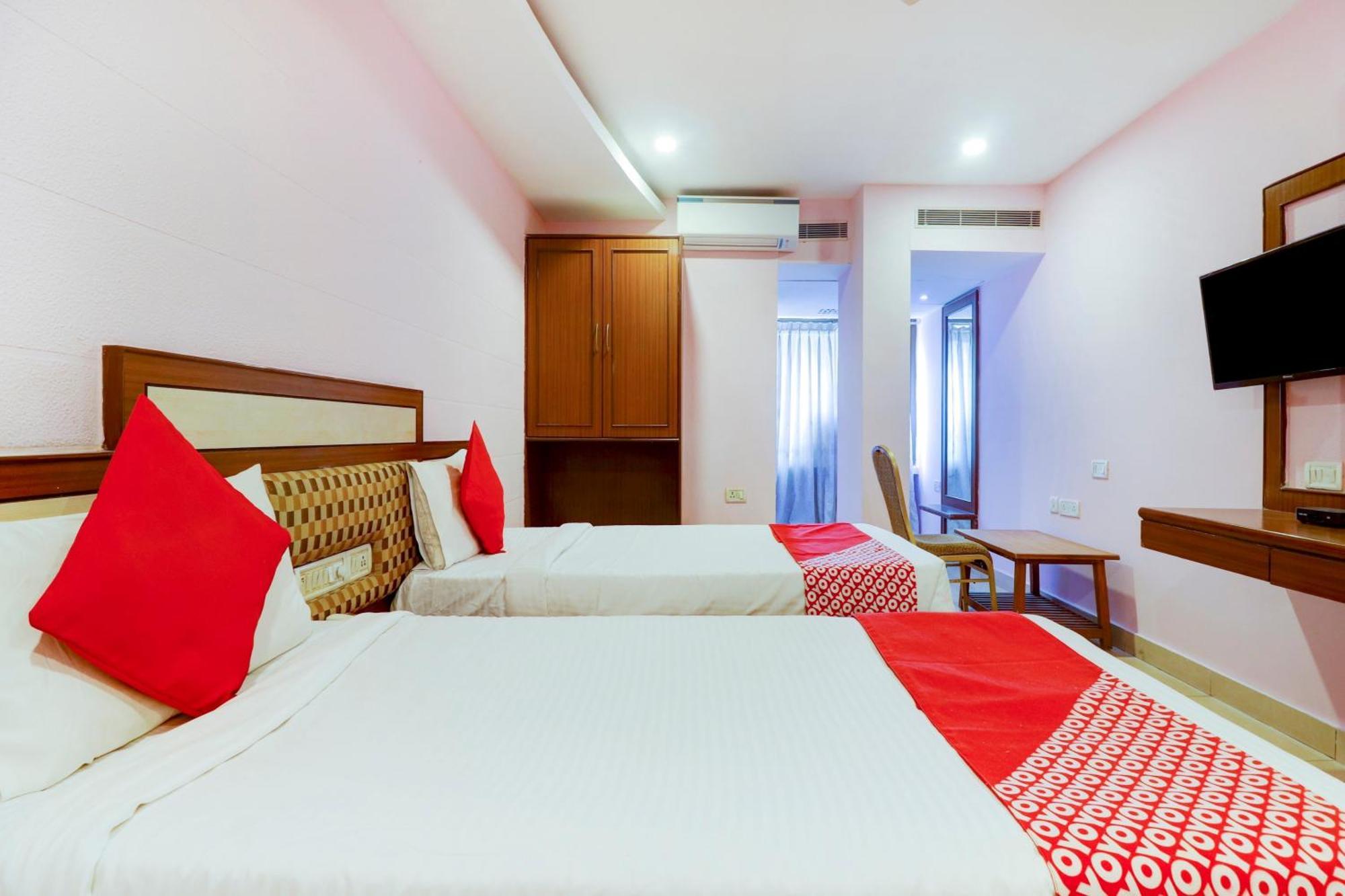 Hotel Super Collection O 77115 Vaishnavi Palace 4*