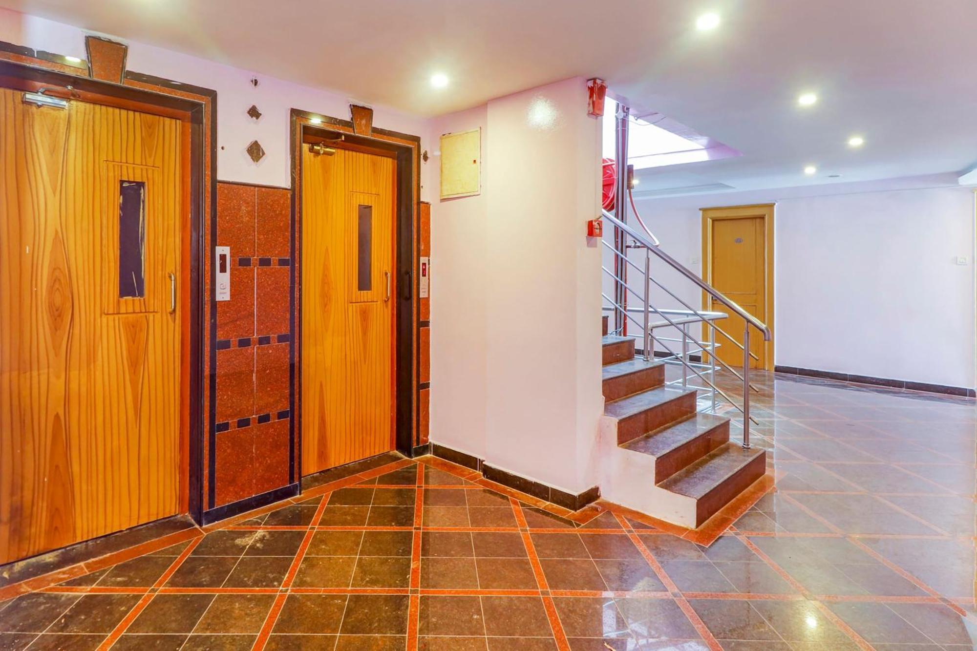 Hotel Super Collection O 77115 Vaishnavi Palace Hyderabad