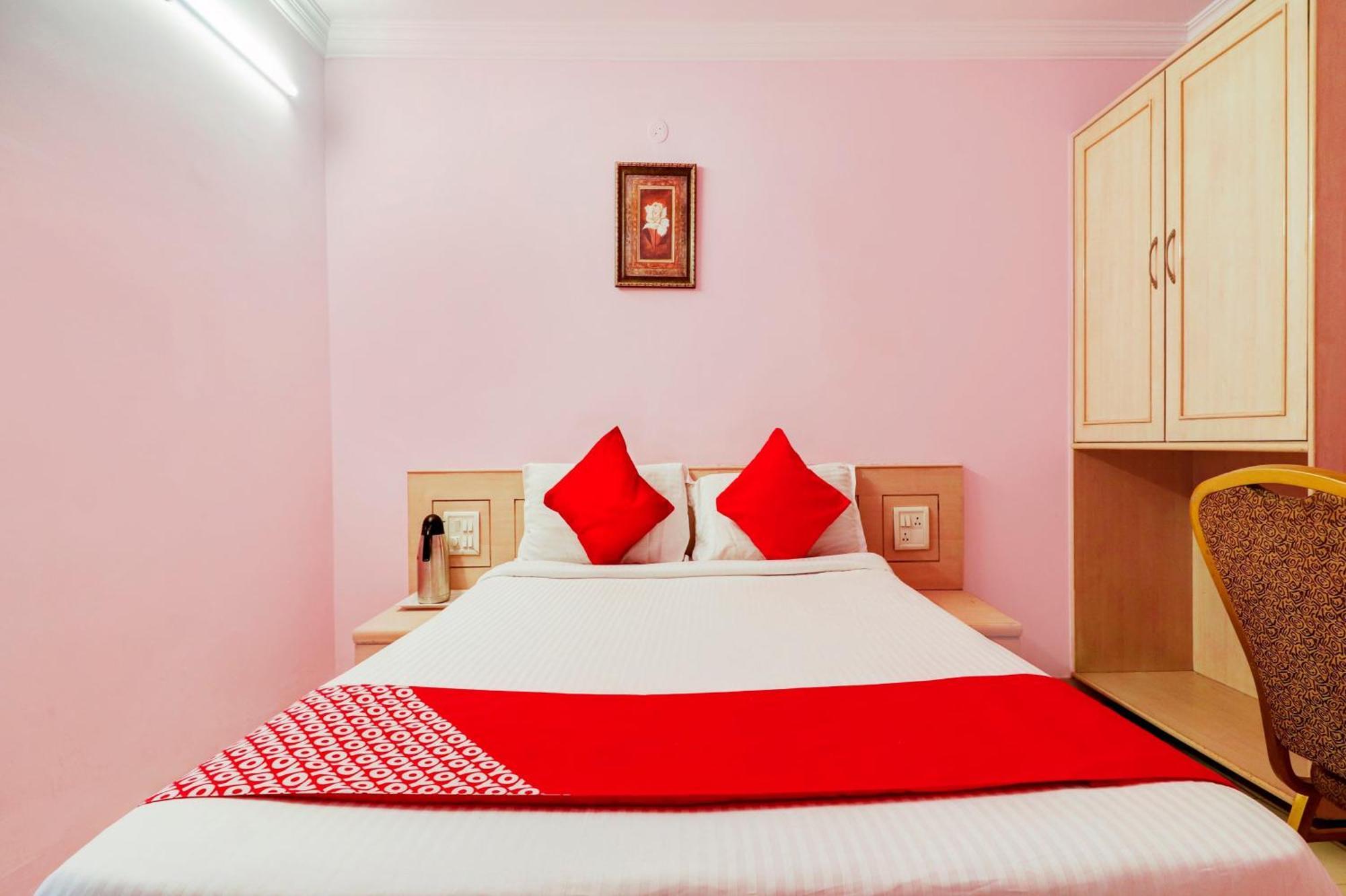 Super Collection O 77115 Vaishnavi Palace 4*
