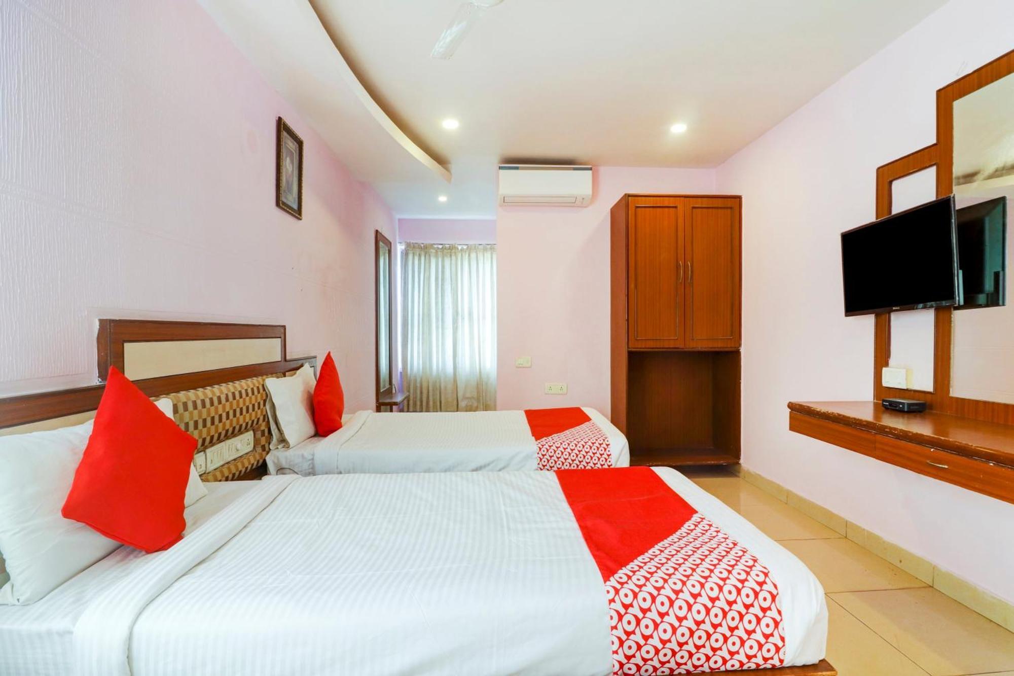 Hotel Super Collection O 77115 Vaishnavi Palace