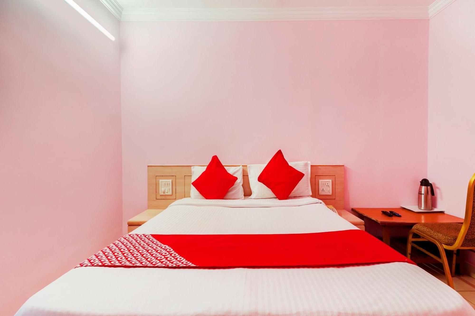 Super Collection O 77115 Vaishnavi Palace 4*