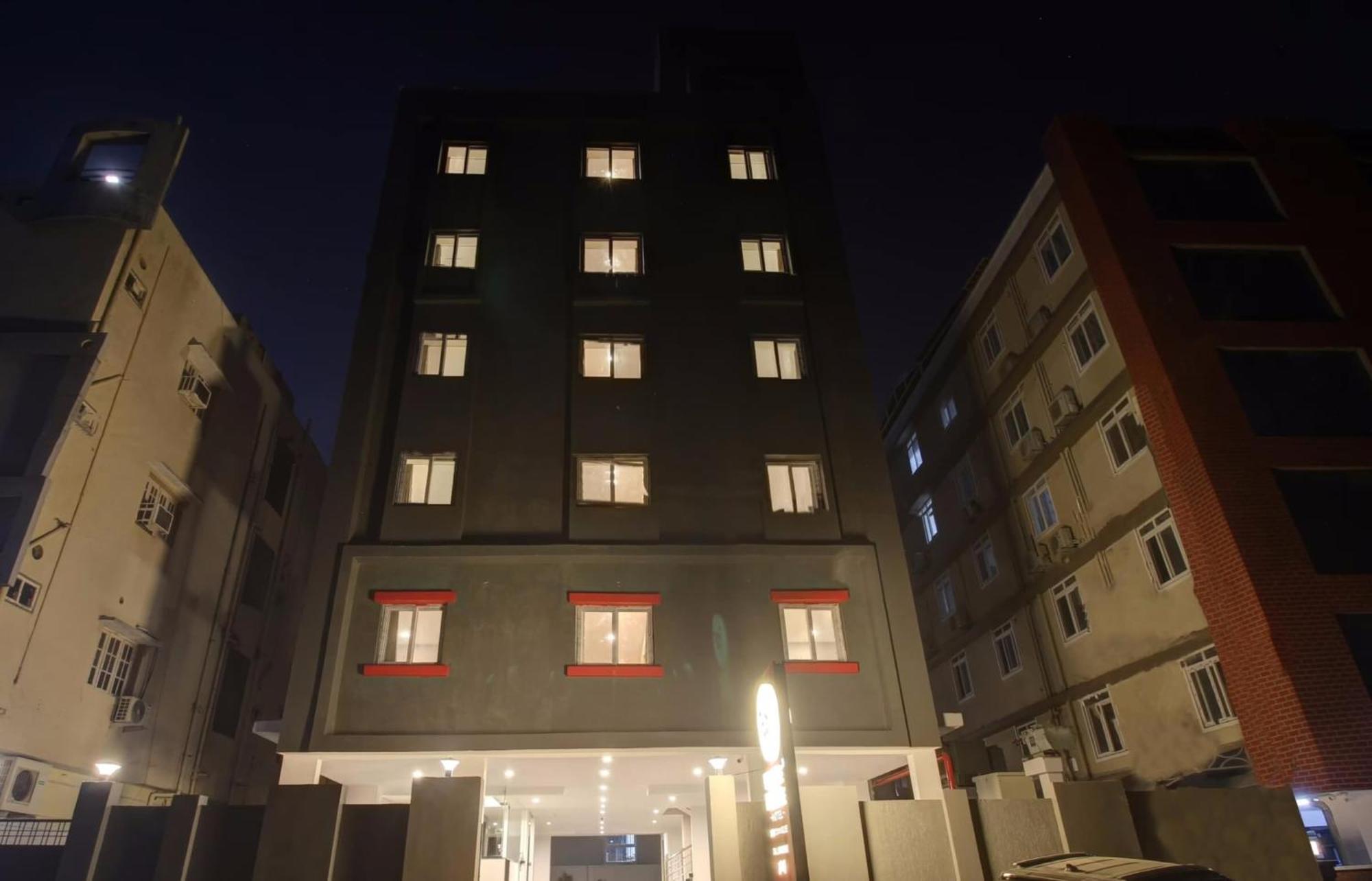 Hotel Super Townhouse Whiteridge Gachibowli Near Aig Hospital
