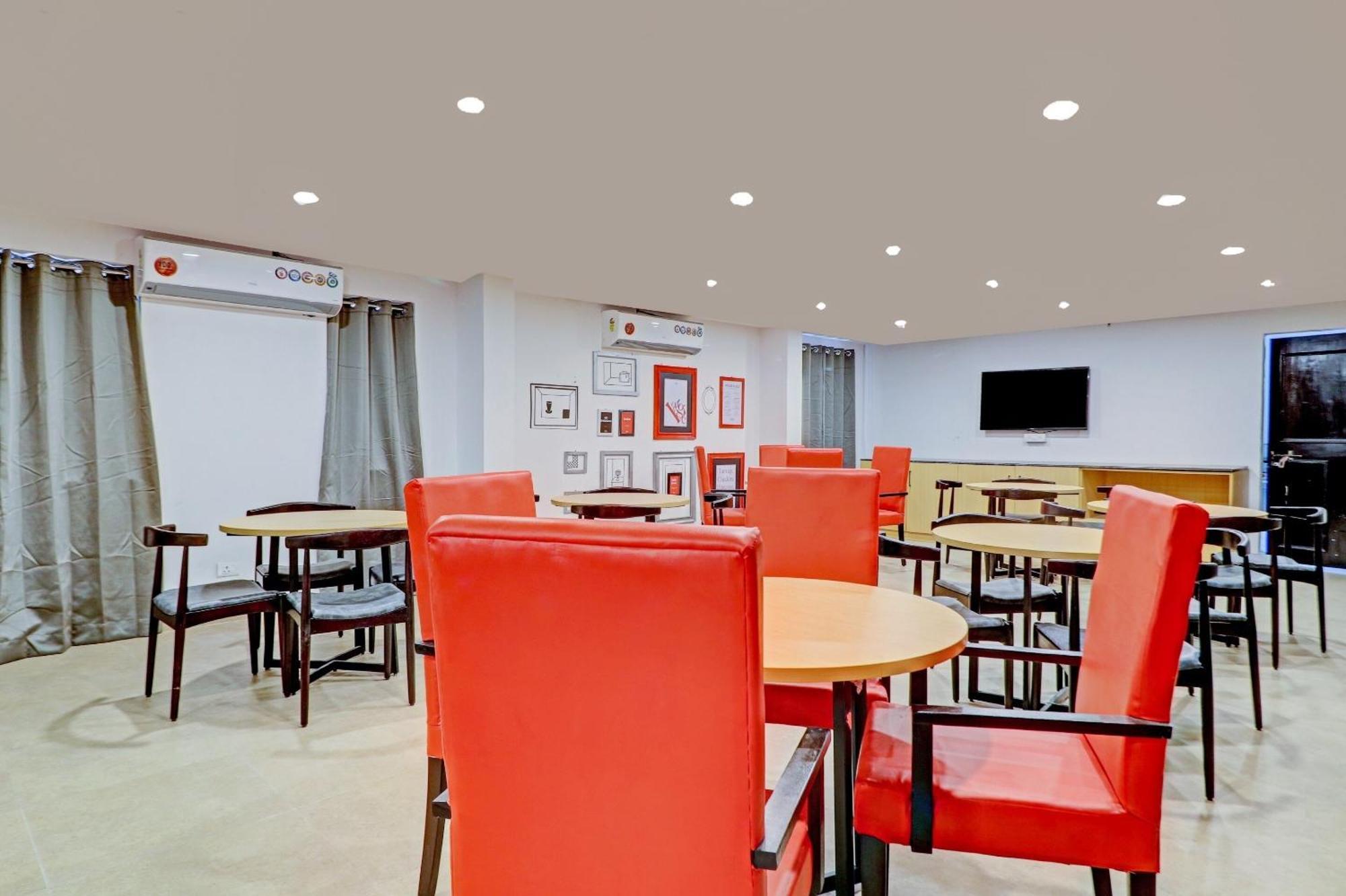 Hotel Townhouse S R Nagar Near 4*