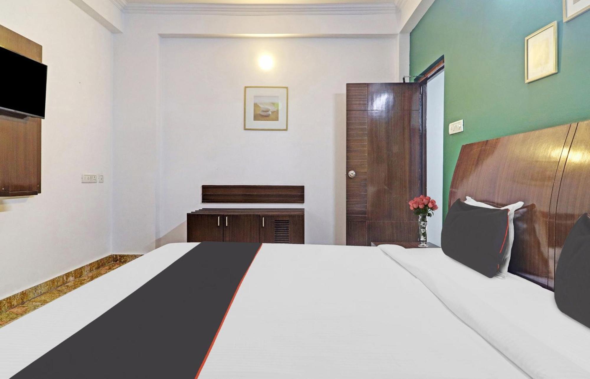 Hotel Capital O Halcyon Inr Madhapur