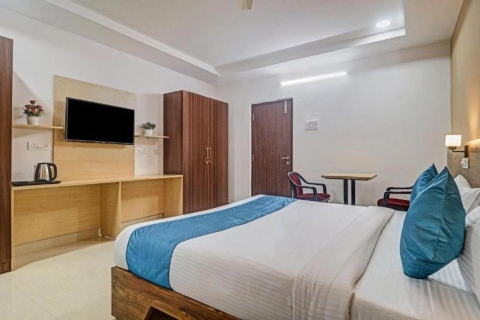 Hotel Luxury Prestige - Banjara Hills View With Complimentary Breakfast Hyderabad