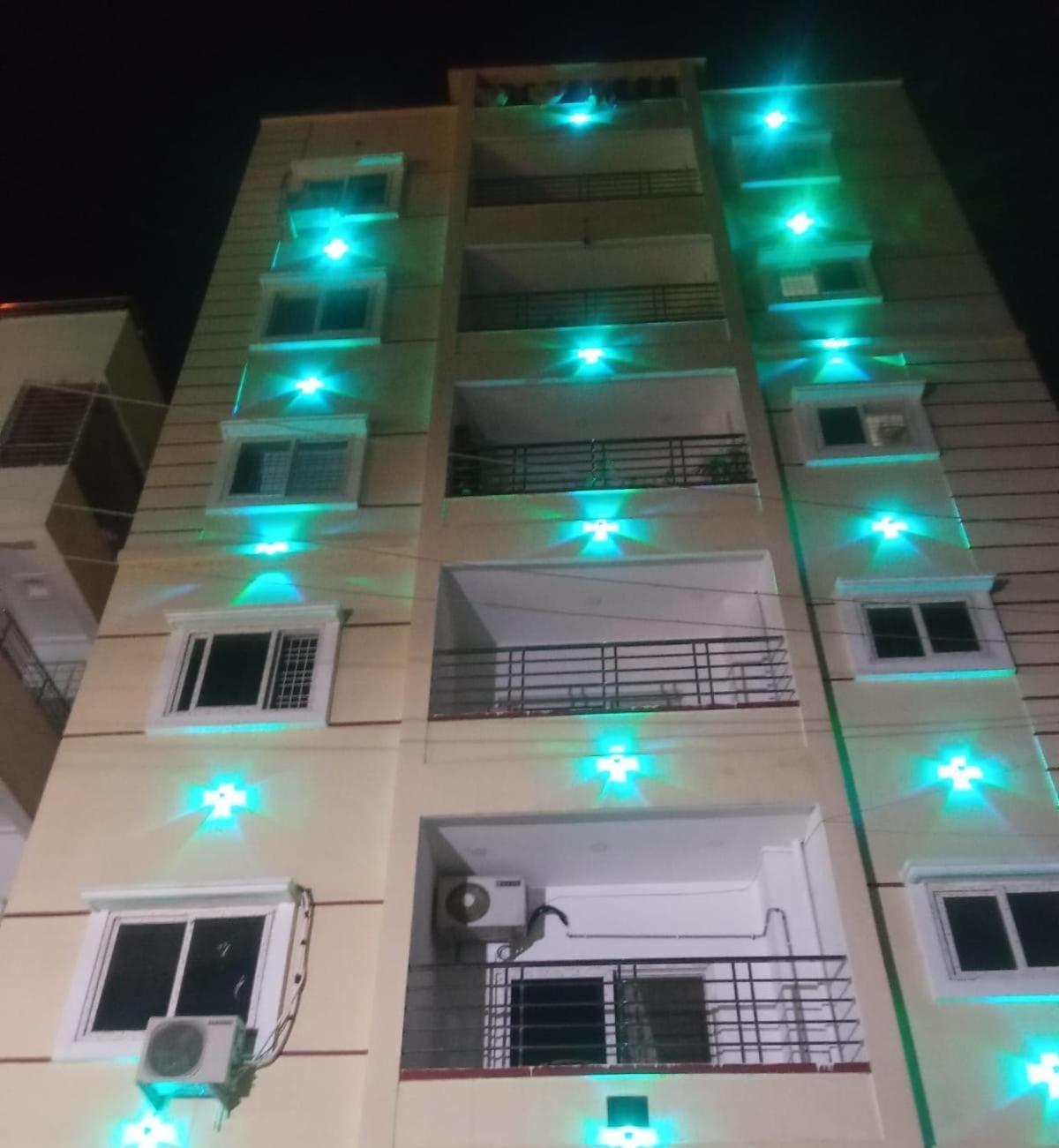 Srt Homely With Amenities Apartamento