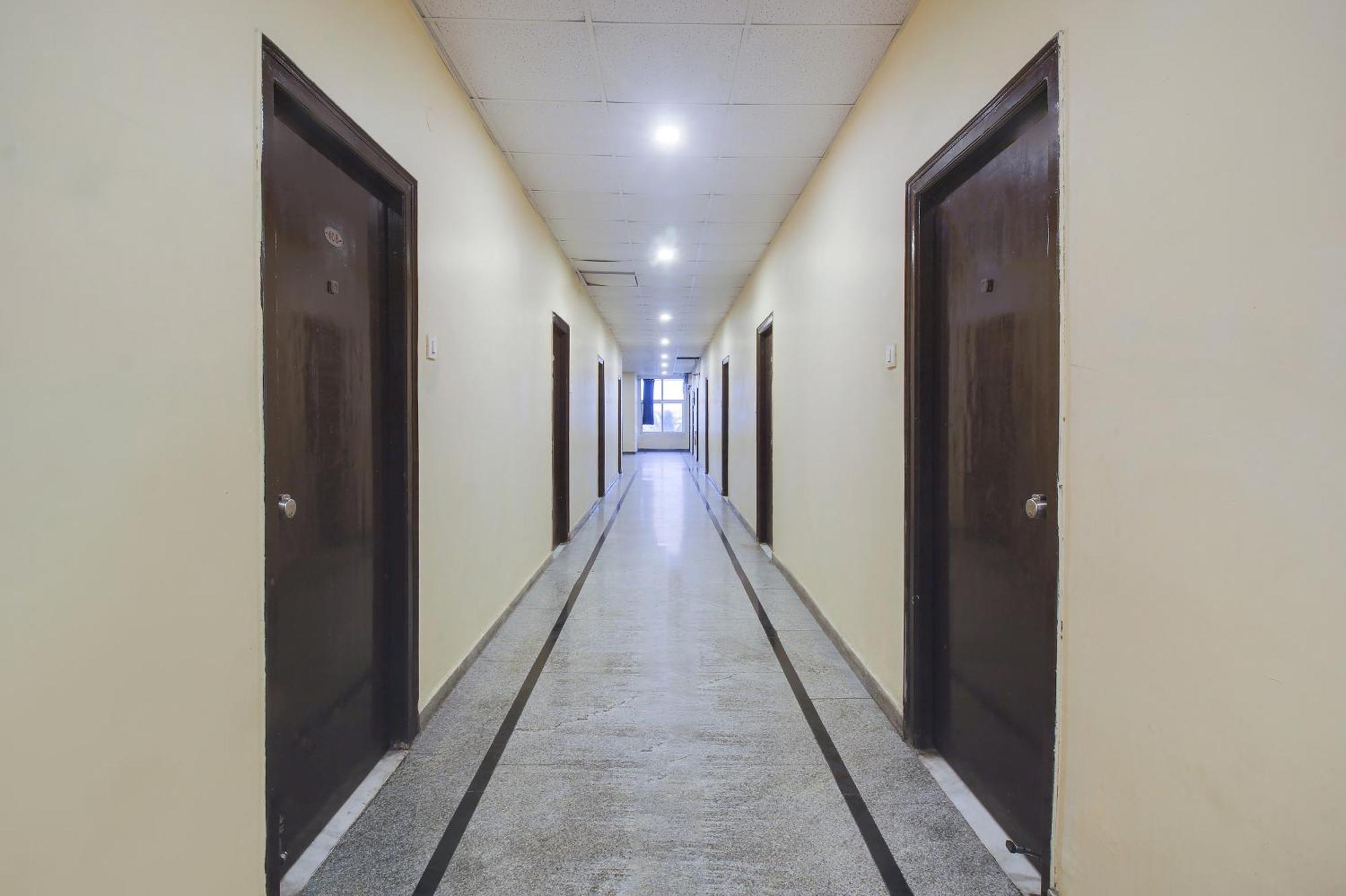 O Anuguna Tulasi Grand Near Jntu Hotel