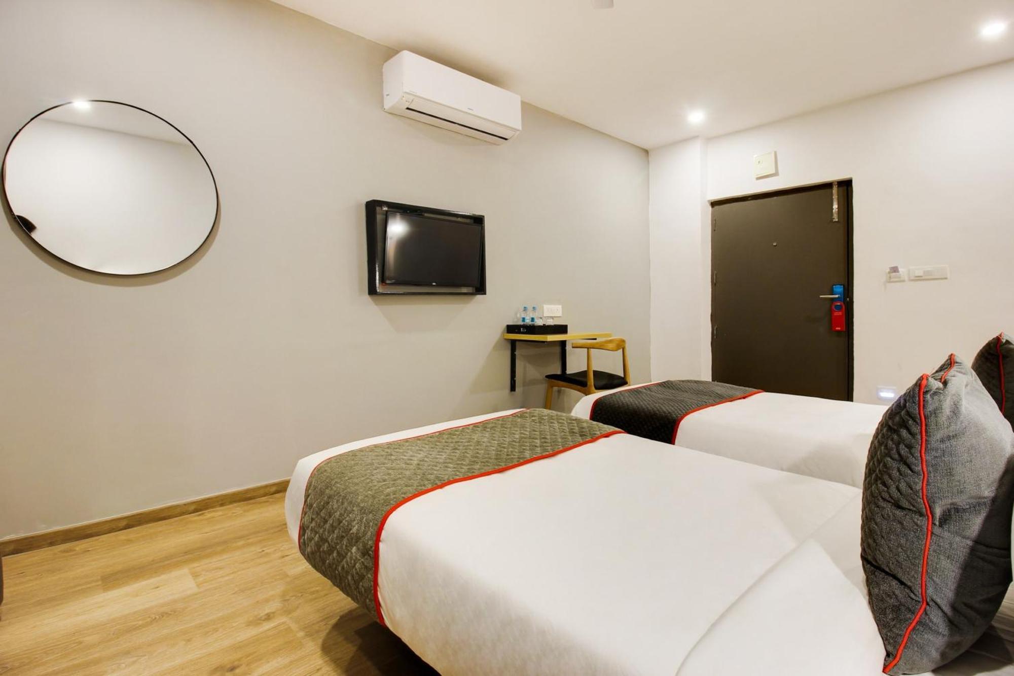 Super Townhouse Moosapet Rcc Prime Hyderabad