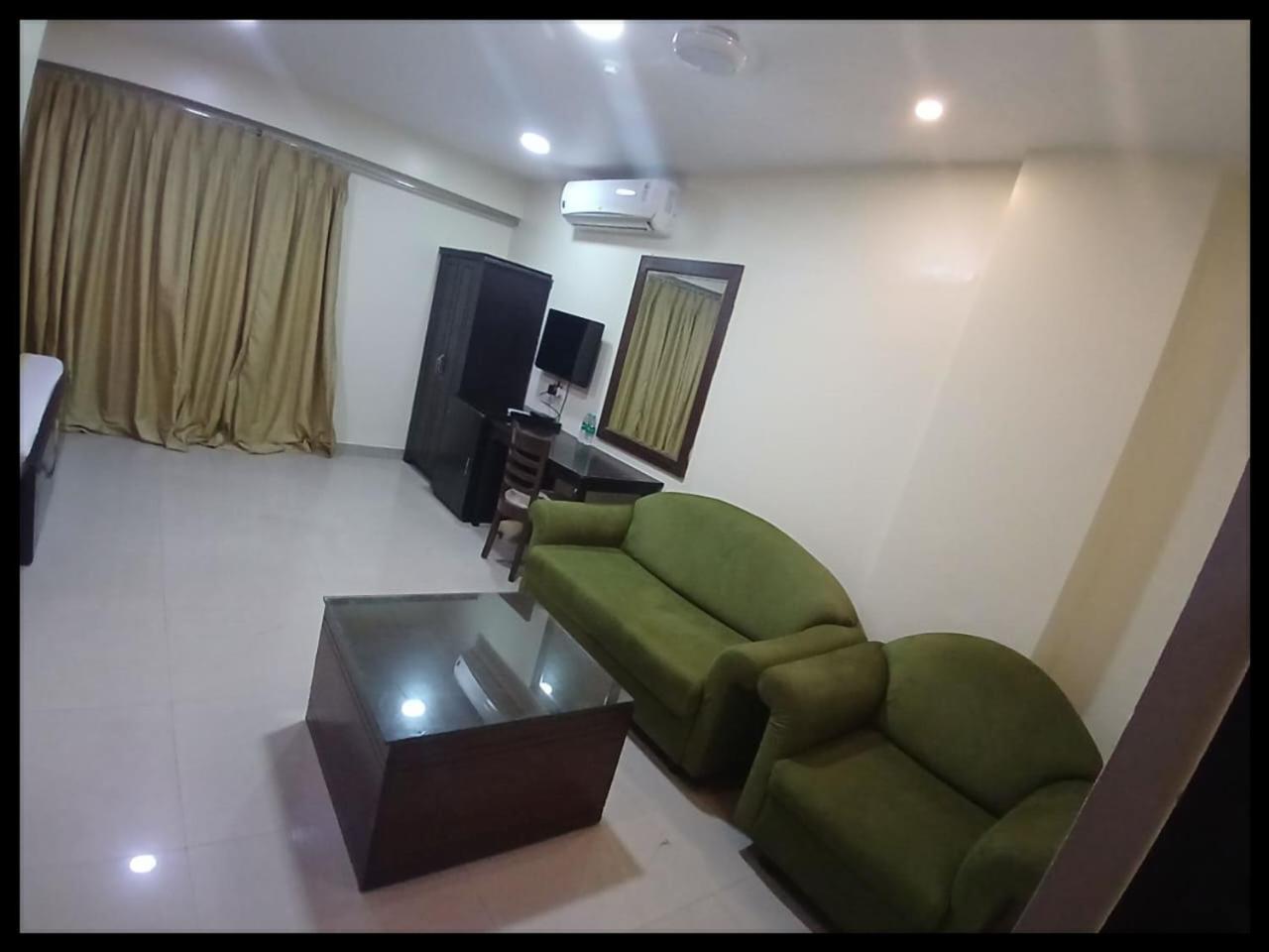 Hotel Blossoms Holidays Plaza- Free One Meal 3*
