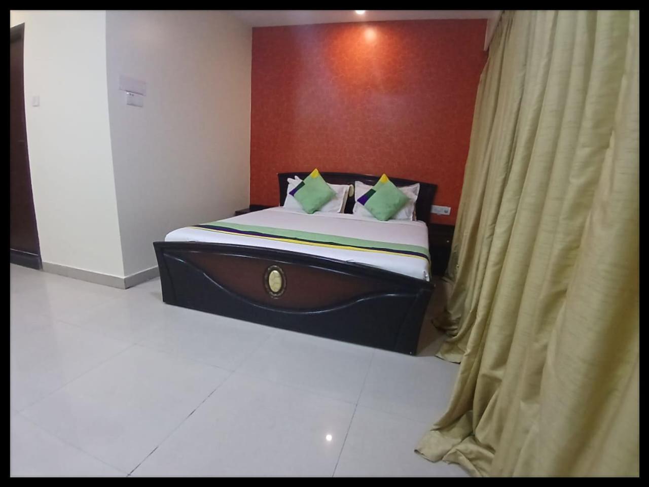 Blossoms Holidays Plaza- Free One Meal 3* Hyderabad