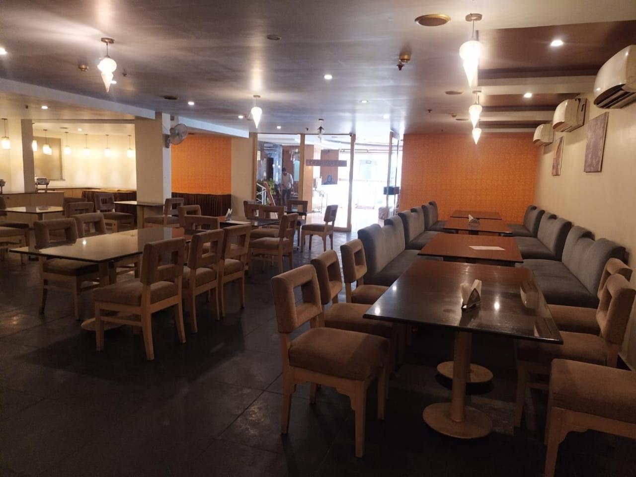 Blossoms Classic International -road View- Free Breakfast 3* Hyderabad