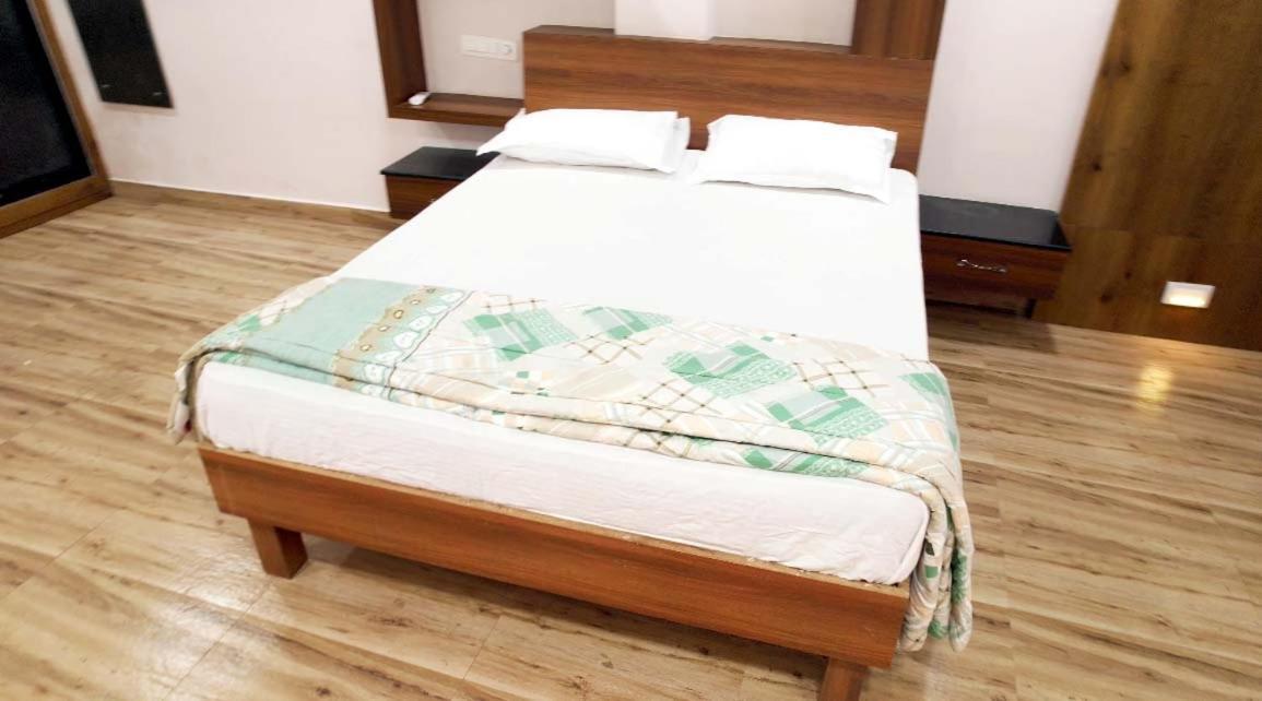 Vanam Resort *